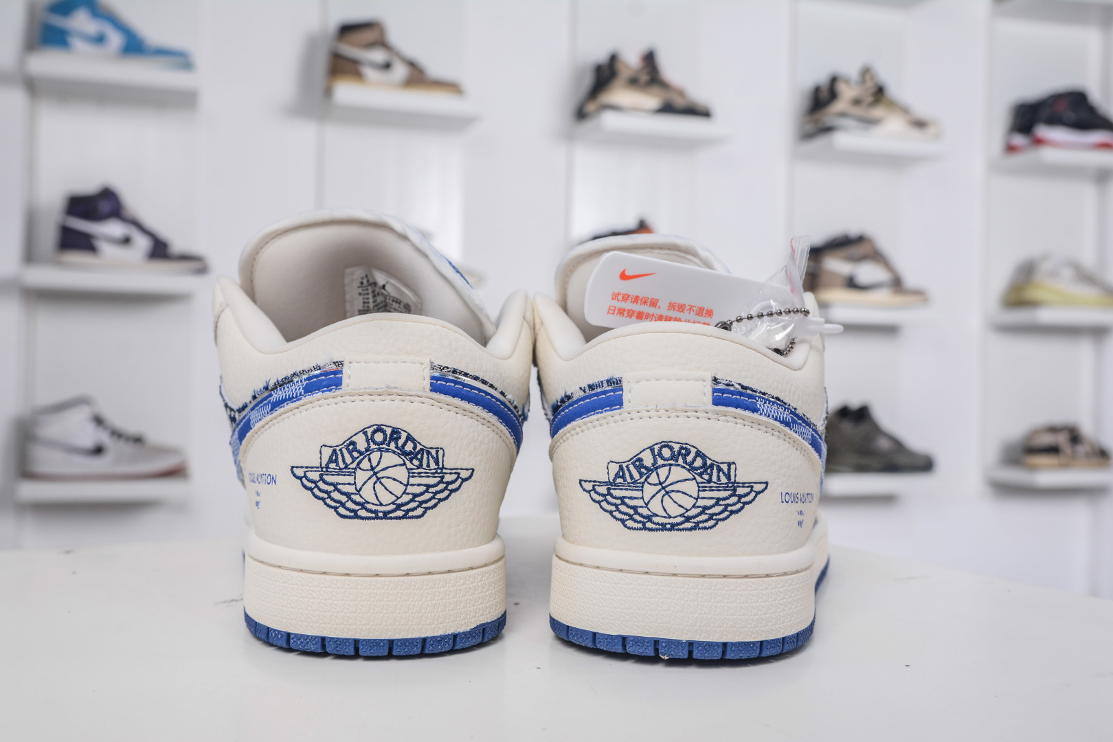 Nike Jordan Low x Louis Vuitton LV联名-白蓝牛仔 QG1988-009-莆田鞋,莆田鞋货源,高仿鞋,高仿鞋货源,安福档口,莆田高仿鞋,莆田鞋批发,高仿鞋批发,莆田高仿运动鞋,高仿运动鞋,莆田运动鞋 Nike Jordan Low x Louis Vuitton LV联名-白蓝牛仔 QG1988-009