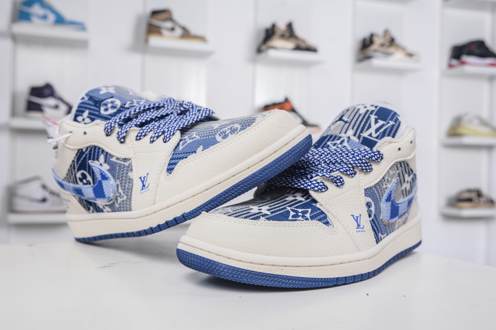 Nike Jordan Low x Louis Vuitton LV联名-白蓝牛仔 QG1988-009-莆田鞋,莆田鞋货源,高仿鞋,高仿鞋货源,安福档口,莆田高仿鞋,莆田鞋批发,高仿鞋批发,莆田高仿运动鞋,高仿运动鞋,莆田运动鞋 Nike Jordan Low x Louis Vuitton LV联名-白蓝牛仔 QG1988-009