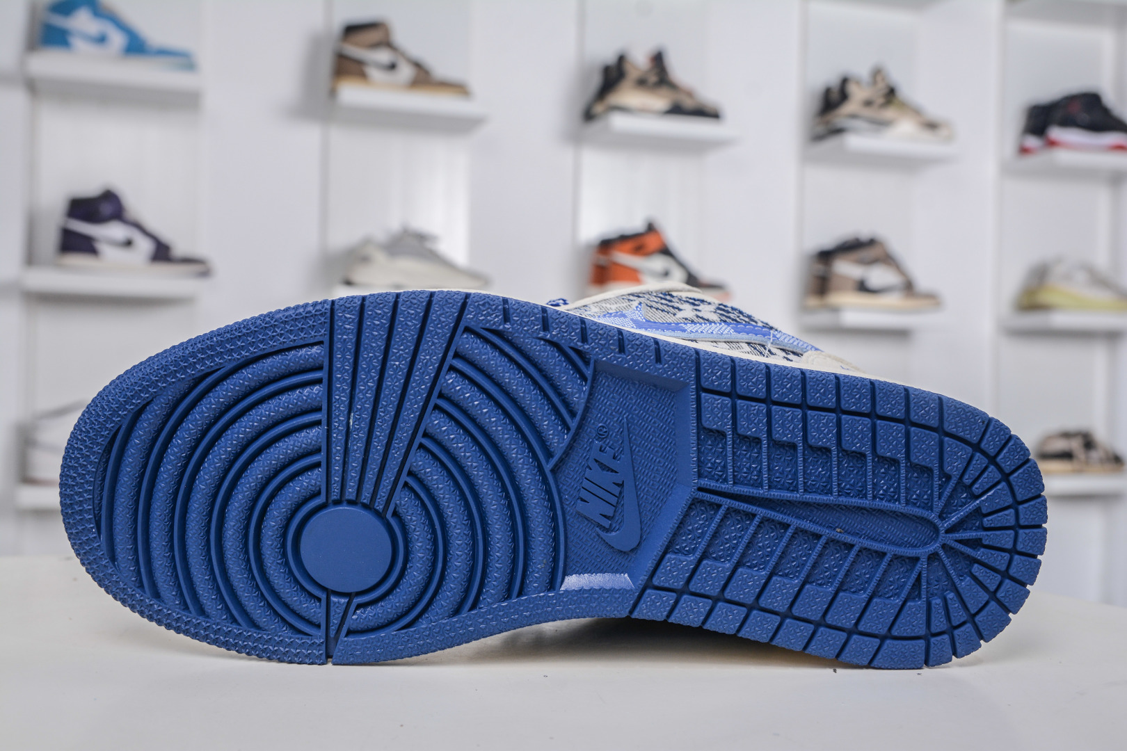 Nike Jordan Low x Louis Vuitton LV联名-白蓝牛仔 QG1988-009-莆田鞋,莆田鞋货源,高仿鞋,高仿鞋货源,安福档口,莆田高仿鞋,莆田鞋批发,高仿鞋批发,莆田高仿运动鞋,高仿运动鞋,莆田运动鞋 Nike Jordan Low x Louis Vuitton LV联名-白蓝牛仔 QG1988-009