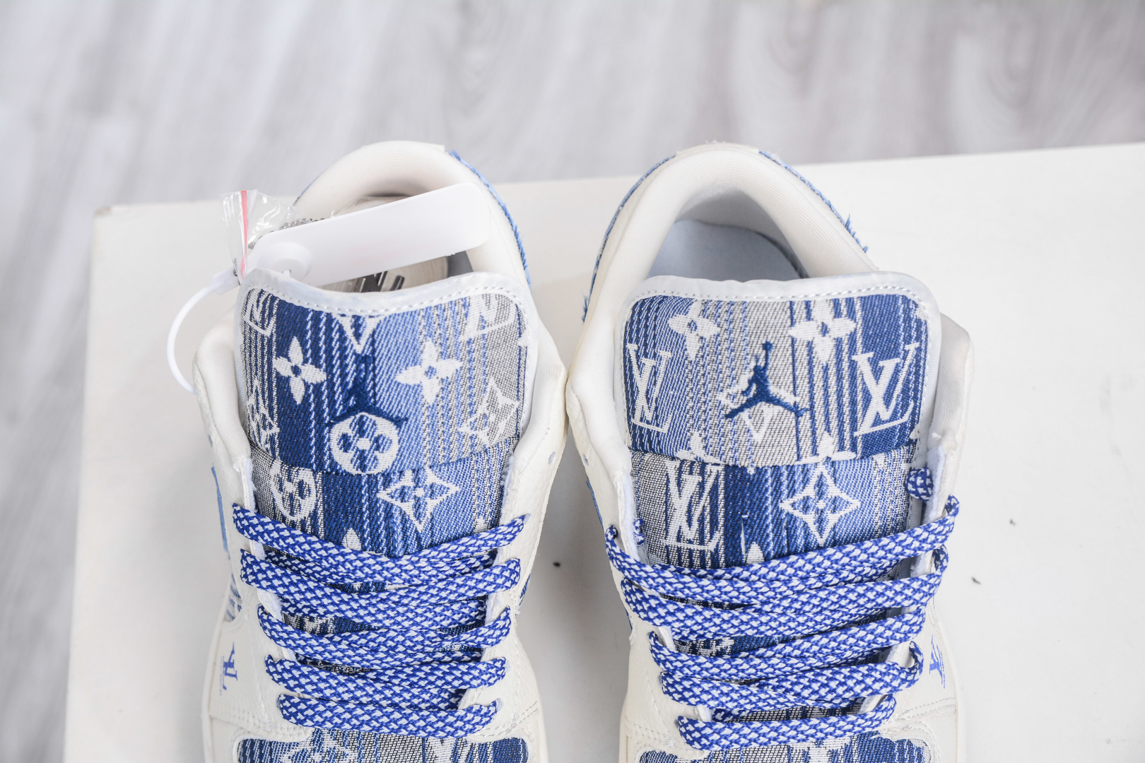 Nike Jordan Low x Louis Vuitton LV联名-白蓝牛仔 QG1988-009-莆田鞋,莆田鞋货源,高仿鞋,高仿鞋货源,安福档口,莆田高仿鞋,莆田鞋批发,高仿鞋批发,莆田高仿运动鞋,高仿运动鞋,莆田运动鞋 Nike Jordan Low x Louis Vuitton LV联名-白蓝牛仔 QG1988-009