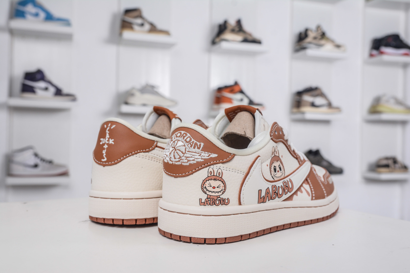 TS x Air Jordan AJ1 Low X LABUBU 低帮联名拉布布-白棕 DZ5899-020-莆田鞋,莆田鞋货源,高仿鞋,高仿鞋货源,安福档口,莆田高仿鞋,莆田鞋批发,高仿鞋批发,莆田高仿运动鞋,高仿运动鞋,莆田运动鞋 TS x Air Jordan AJ1 Low X LABUBU 低帮联名拉布布-白棕 DZ5899-020