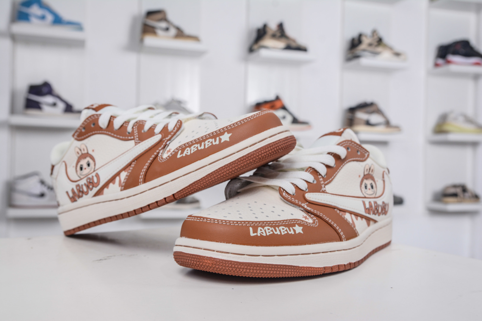 TS x Air Jordan AJ1 Low X LABUBU 低帮联名拉布布-白棕 DZ5899-020-莆田鞋,莆田鞋货源,高仿鞋,高仿鞋货源,安福档口,莆田高仿鞋,莆田鞋批发,高仿鞋批发,莆田高仿运动鞋,高仿运动鞋,莆田运动鞋 TS x Air Jordan AJ1 Low X LABUBU 低帮联名拉布布-白棕 DZ5899-020