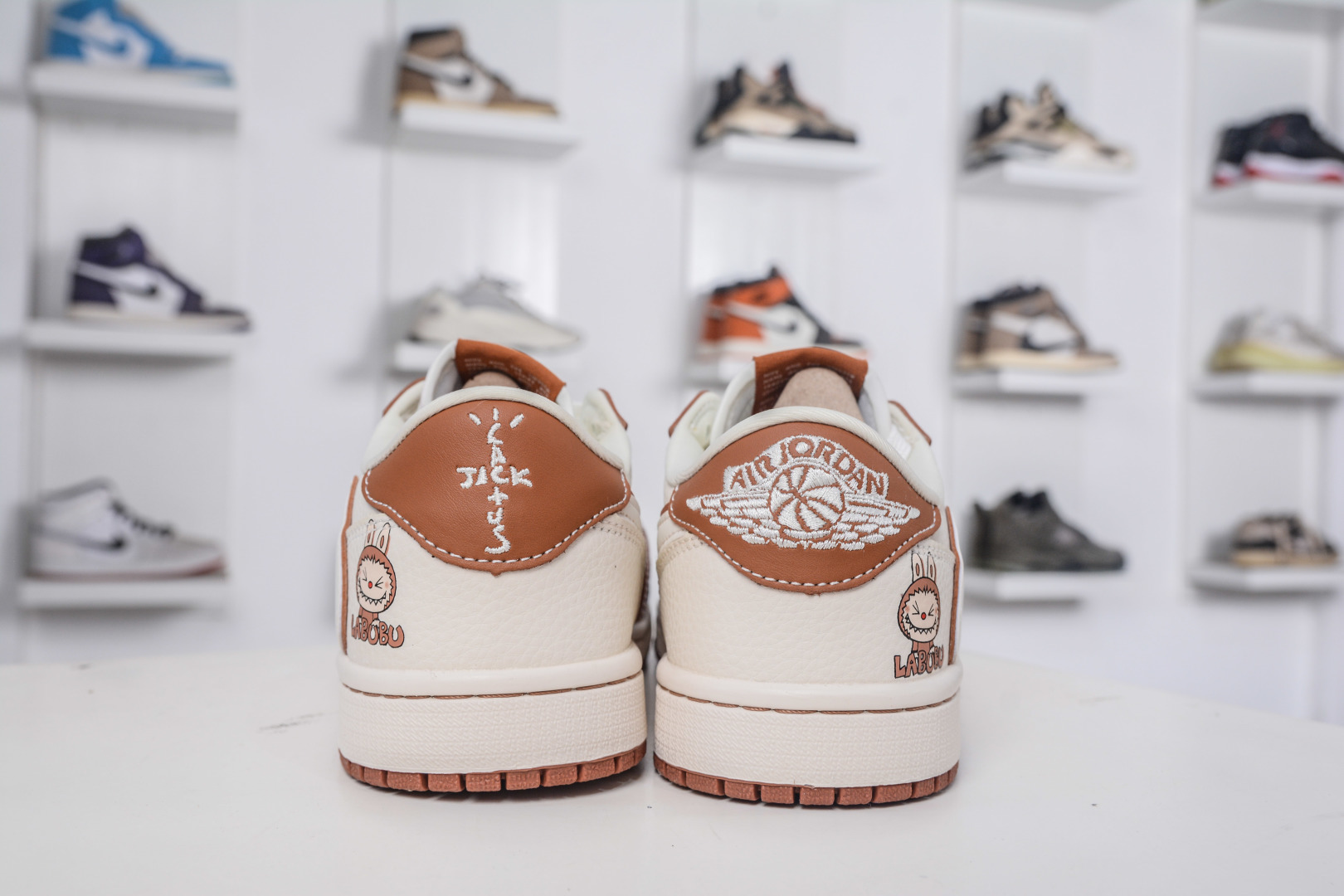 TS x Air Jordan AJ1 Low X LABUBU 低帮联名拉布布-白棕 DZ5899-020-莆田鞋,莆田鞋货源,高仿鞋,高仿鞋货源,安福档口,莆田高仿鞋,莆田鞋批发,高仿鞋批发,莆田高仿运动鞋,高仿运动鞋,莆田运动鞋 TS x Air Jordan AJ1 Low X LABUBU 低帮联名拉布布-白棕 DZ5899-020