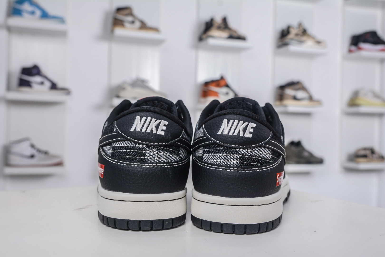 Nike SB Dunk Low x Supreme SUP联名-黑灰格调 SC0601-462-莆田鞋,莆田鞋货源,高仿鞋,高仿鞋货源,安福档口,莆田高仿鞋,莆田鞋批发,高仿鞋批发,莆田高仿运动鞋,高仿运动鞋,莆田运动鞋 Nike SB Dunk Low x Supreme SUP联名-黑灰格调 SC0601-462