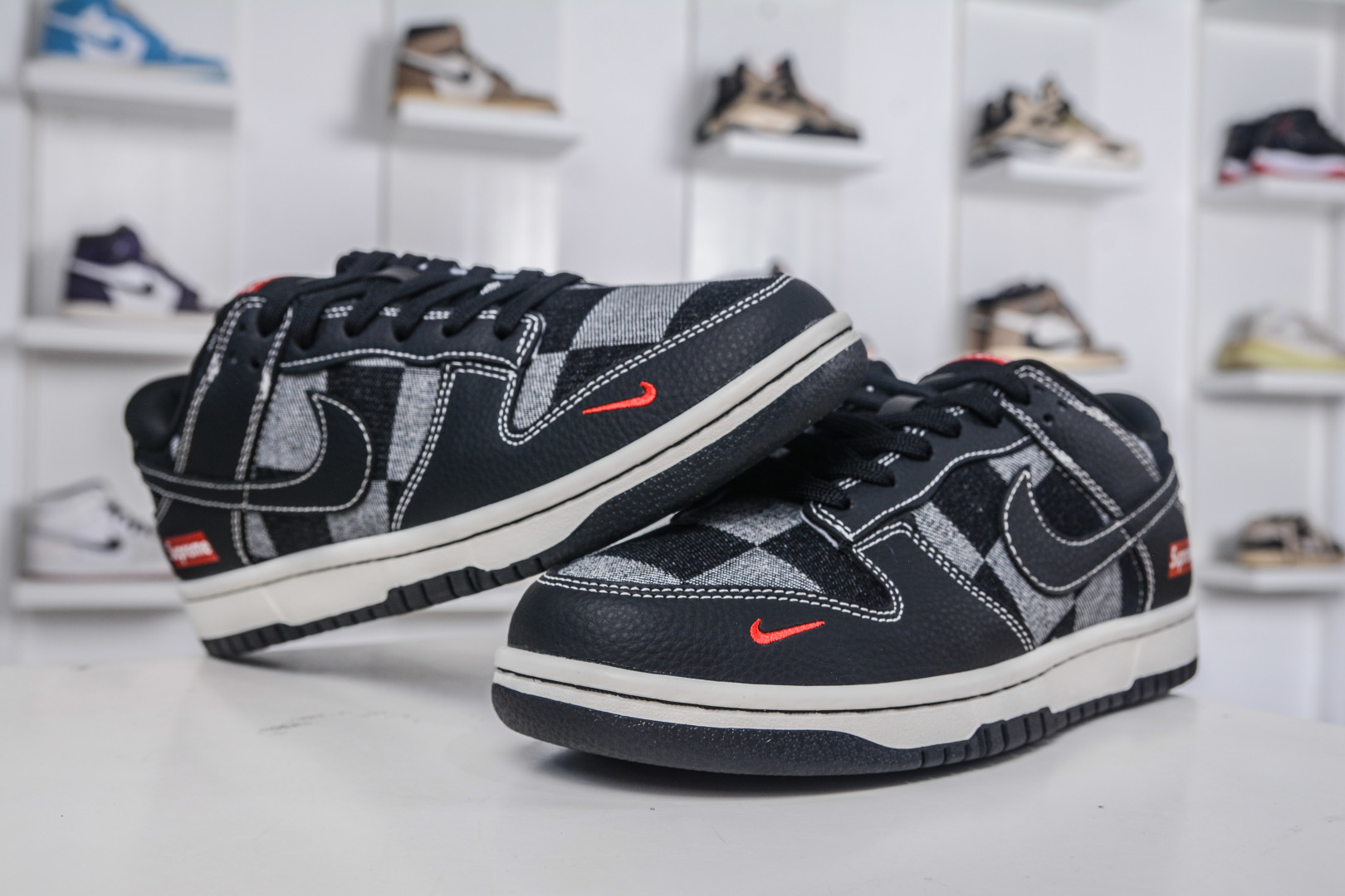 Nike SB Dunk Low x Supreme SUP联名-黑灰格调 SC0601-462-莆田鞋,莆田鞋货源,高仿鞋,高仿鞋货源,安福档口,莆田高仿鞋,莆田鞋批发,高仿鞋批发,莆田高仿运动鞋,高仿运动鞋,莆田运动鞋 Nike SB Dunk Low x Supreme SUP联名-黑灰格调 SC0601-462