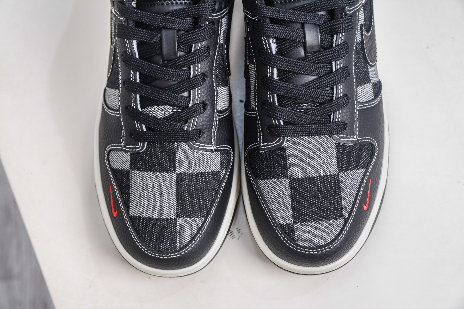 Nike SB Dunk Low x Supreme SUP联名-黑灰格调 SC0601-462-莆田鞋,莆田鞋货源,高仿鞋,高仿鞋货源,安福档口,莆田高仿鞋,莆田鞋批发,高仿鞋批发,莆田高仿运动鞋,高仿运动鞋,莆田运动鞋 Nike SB Dunk Low x Supreme SUP联名-黑灰格调 SC0601-462