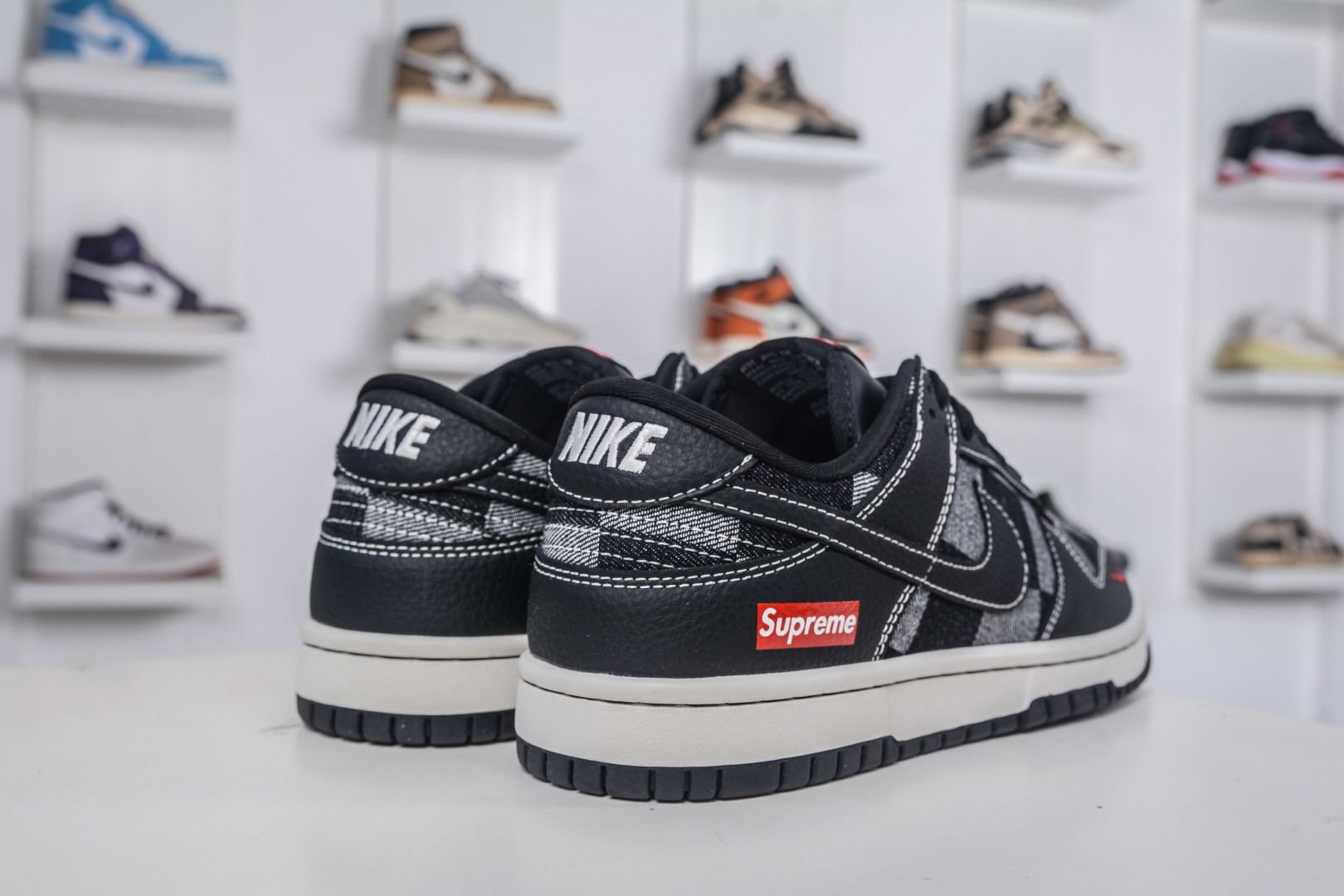 Nike SB Dunk Low x Supreme SUP联名-黑灰格调 SC0601-462-莆田鞋,莆田鞋货源,高仿鞋,高仿鞋货源,安福档口,莆田高仿鞋,莆田鞋批发,高仿鞋批发,莆田高仿运动鞋,高仿运动鞋,莆田运动鞋 Nike SB Dunk Low x Supreme SUP联名-黑灰格调 SC0601-462