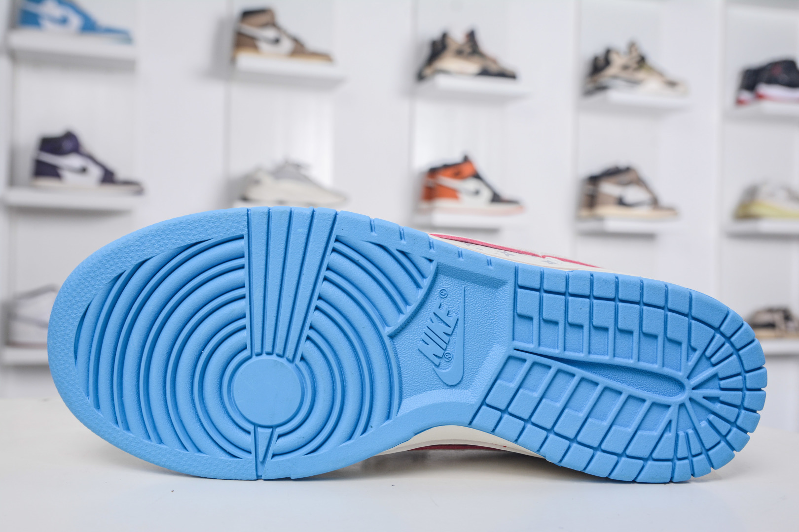 Nike SB Dunk Low x Louis Vuitton LV联名-马里奥 白蓝彩 SC0601-472-莆田鞋,莆田鞋货源,高仿鞋,高仿鞋货源,安福档口,莆田高仿鞋,莆田鞋批发,高仿鞋批发,莆田高仿运动鞋,高仿运动鞋,莆田运动鞋 Nike SB Dunk Low x Louis Vuitton LV联名-马里奥 白蓝彩 SC0601-472