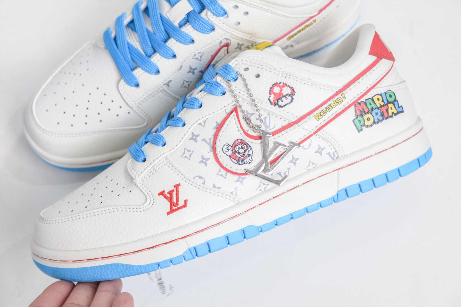 Nike SB Dunk Low x Louis Vuitton LV联名-马里奥 白蓝彩 SC0601-472-莆田鞋,莆田鞋货源,高仿鞋,高仿鞋货源,安福档口,莆田高仿鞋,莆田鞋批发,高仿鞋批发,莆田高仿运动鞋,高仿运动鞋,莆田运动鞋 Nike SB Dunk Low x Louis Vuitton LV联名-马里奥 白蓝彩 SC0601-472