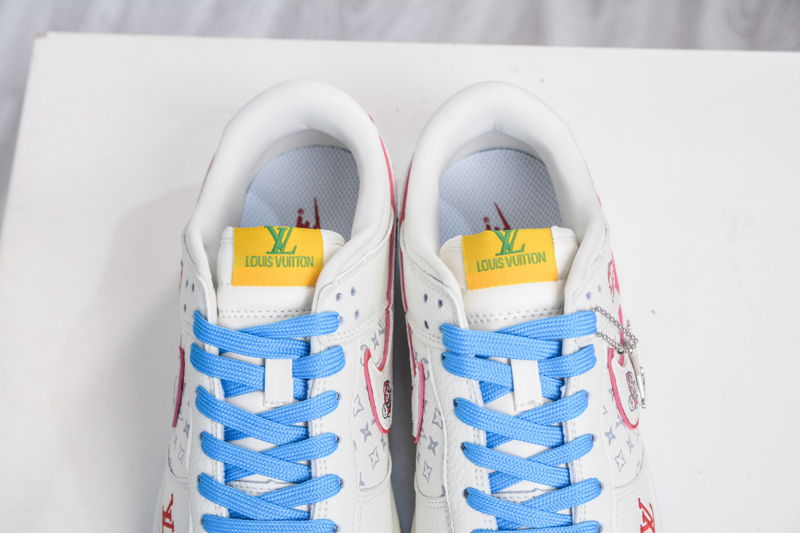 Nike SB Dunk Low x Louis Vuitton LV联名-马里奥 白蓝彩 SC0601-472-莆田鞋,莆田鞋货源,高仿鞋,高仿鞋货源,安福档口,莆田高仿鞋,莆田鞋批发,高仿鞋批发,莆田高仿运动鞋,高仿运动鞋,莆田运动鞋 Nike SB Dunk Low x Louis Vuitton LV联名-马里奥 白蓝彩 SC0601-472