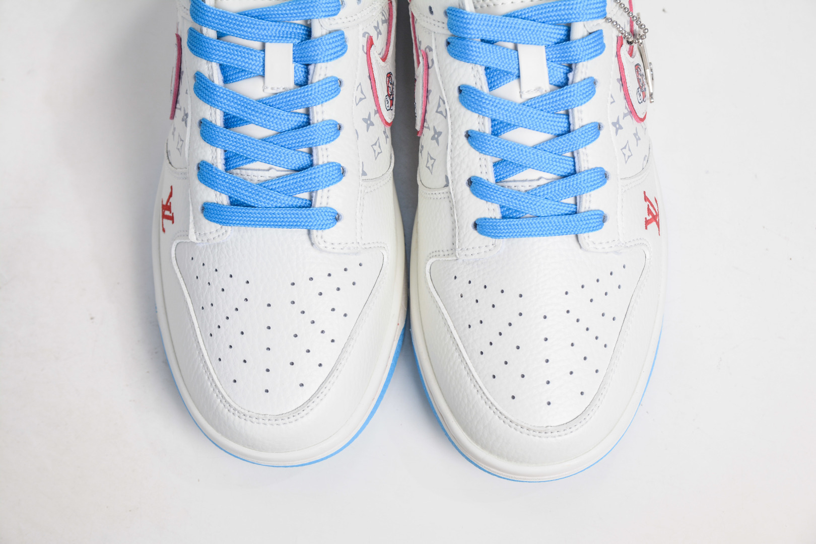Nike SB Dunk Low x Louis Vuitton LV联名-马里奥 白蓝彩 SC0601-472-莆田鞋,莆田鞋货源,高仿鞋,高仿鞋货源,安福档口,莆田高仿鞋,莆田鞋批发,高仿鞋批发,莆田高仿运动鞋,高仿运动鞋,莆田运动鞋 Nike SB Dunk Low x Louis Vuitton LV联名-马里奥 白蓝彩 SC0601-472