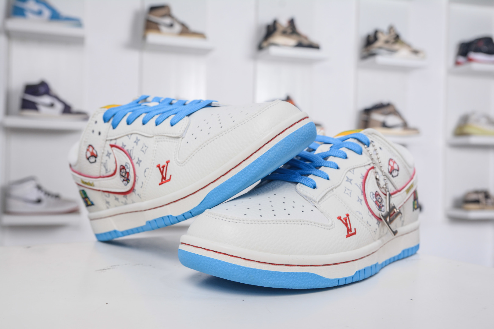 Nike SB Dunk Low x Louis Vuitton LV联名-马里奥 白蓝彩 SC0601-472-莆田鞋,莆田鞋货源,高仿鞋,高仿鞋货源,安福档口,莆田高仿鞋,莆田鞋批发,高仿鞋批发,莆田高仿运动鞋,高仿运动鞋,莆田运动鞋 Nike SB Dunk Low x Louis Vuitton LV联名-马里奥 白蓝彩 SC0601-472