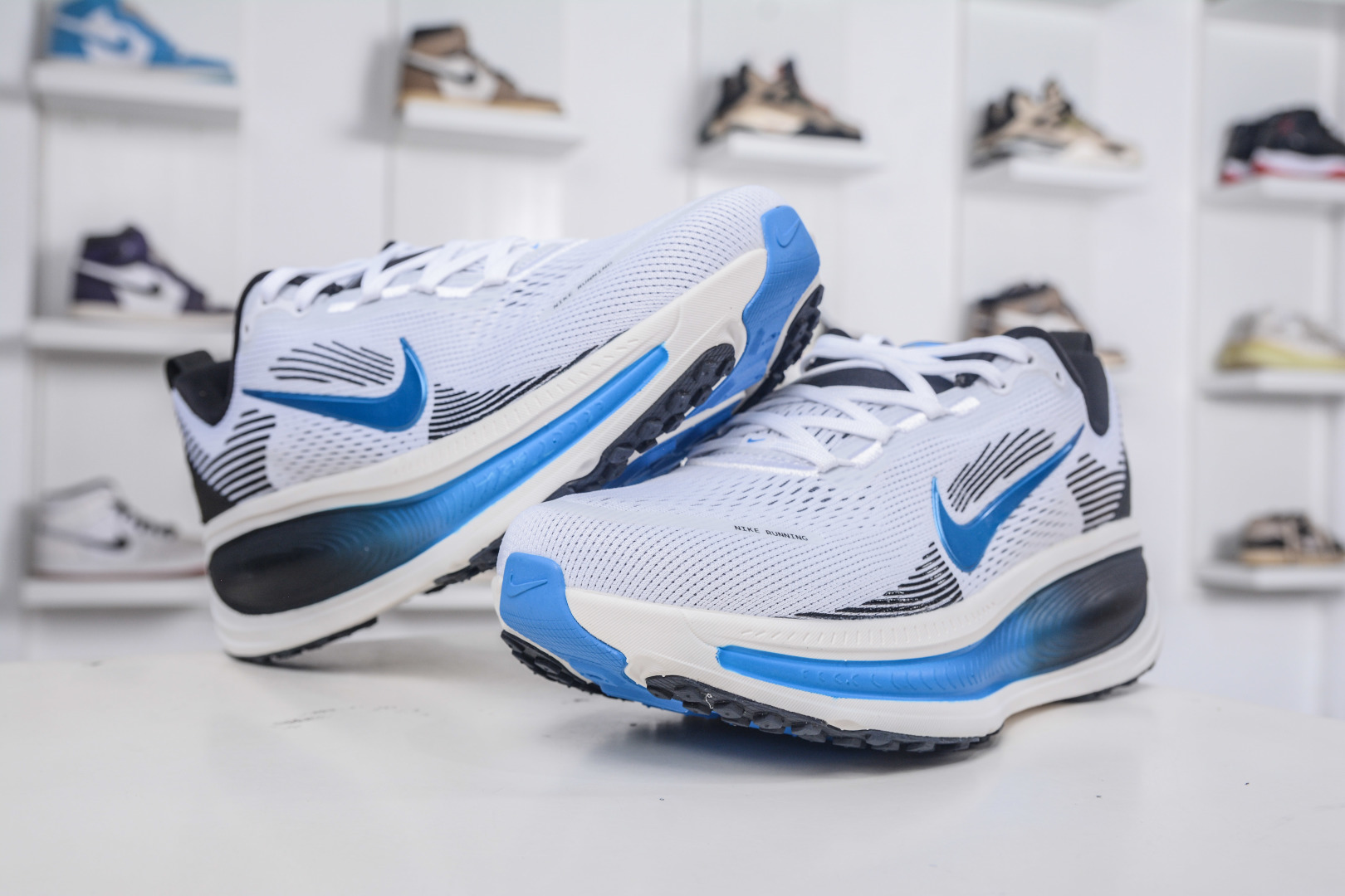 X版 Nike Vomero 18 时尚舒适防滑耐磨 低帮 休闲训练跑步鞋 IB7722-100-莆田鞋,莆田鞋货源,高仿鞋,高仿鞋货源,安福档口,莆田高仿鞋,莆田鞋批发,高仿鞋批发,莆田高仿运动鞋,高仿运动鞋,莆田运动鞋 X版 Nike Vomero 18 时尚舒适防滑耐磨 低帮 休闲训练跑步鞋 IB7722-100