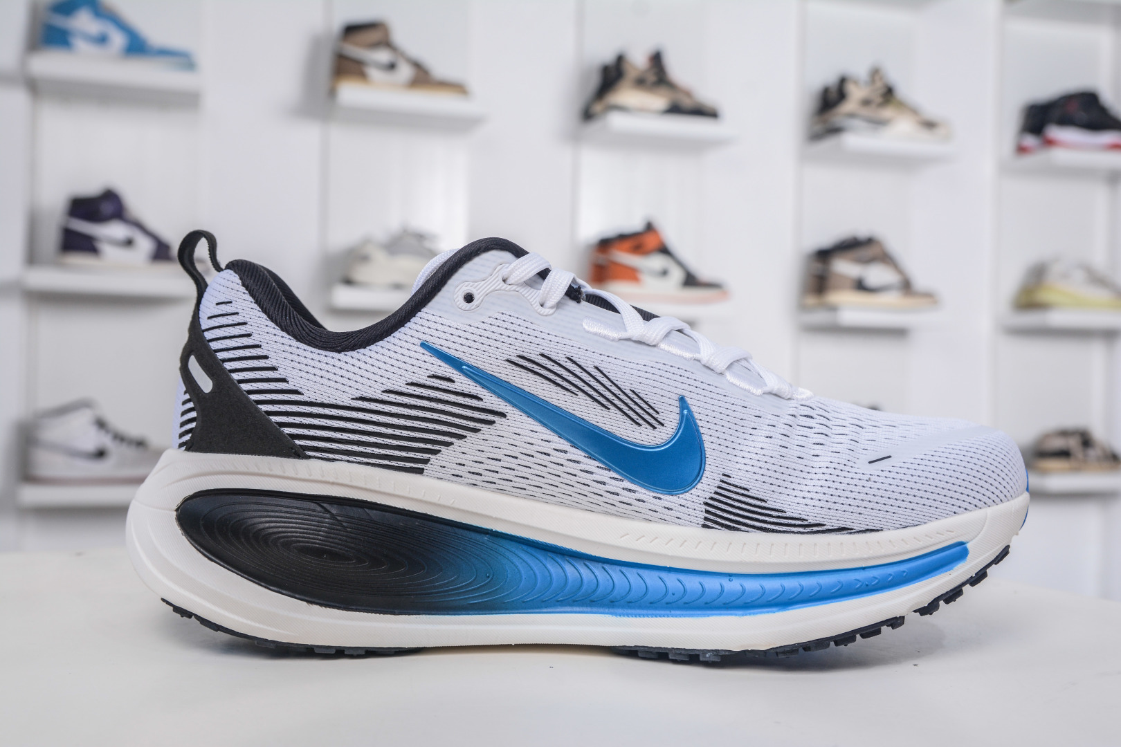 X版 Nike Vomero 18 时尚舒适防滑耐磨 低帮 休闲训练跑步鞋 IB7722-100-莆田鞋,莆田鞋货源,高仿鞋,高仿鞋货源,安福档口,莆田高仿鞋,莆田鞋批发,高仿鞋批发,莆田高仿运动鞋,高仿运动鞋,莆田运动鞋 X版 Nike Vomero 18 时尚舒适防滑耐磨 低帮 休闲训练跑步鞋 IB7722-100