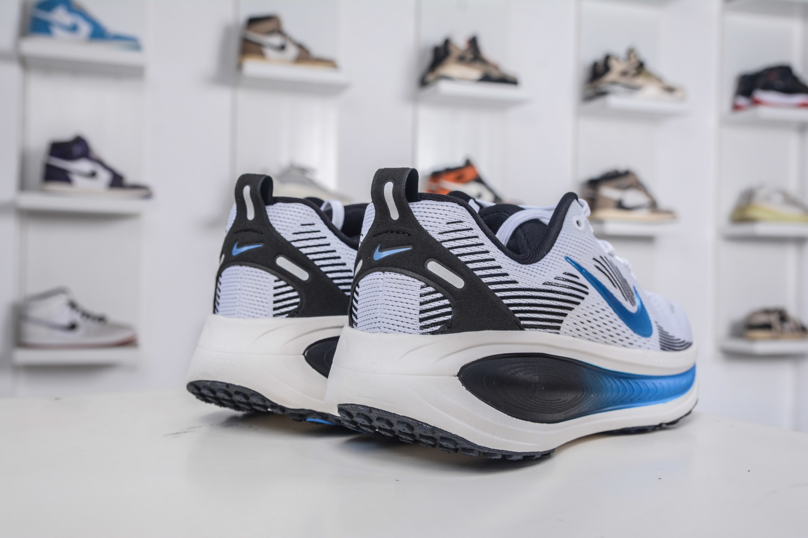 X版 Nike Vomero 18 时尚舒适防滑耐磨 低帮 休闲训练跑步鞋 IB7722-100-莆田鞋,莆田鞋货源,高仿鞋,高仿鞋货源,安福档口,莆田高仿鞋,莆田鞋批发,高仿鞋批发,莆田高仿运动鞋,高仿运动鞋,莆田运动鞋 X版 Nike Vomero 18 时尚舒适防滑耐磨 低帮 休闲训练跑步鞋 IB7722-100