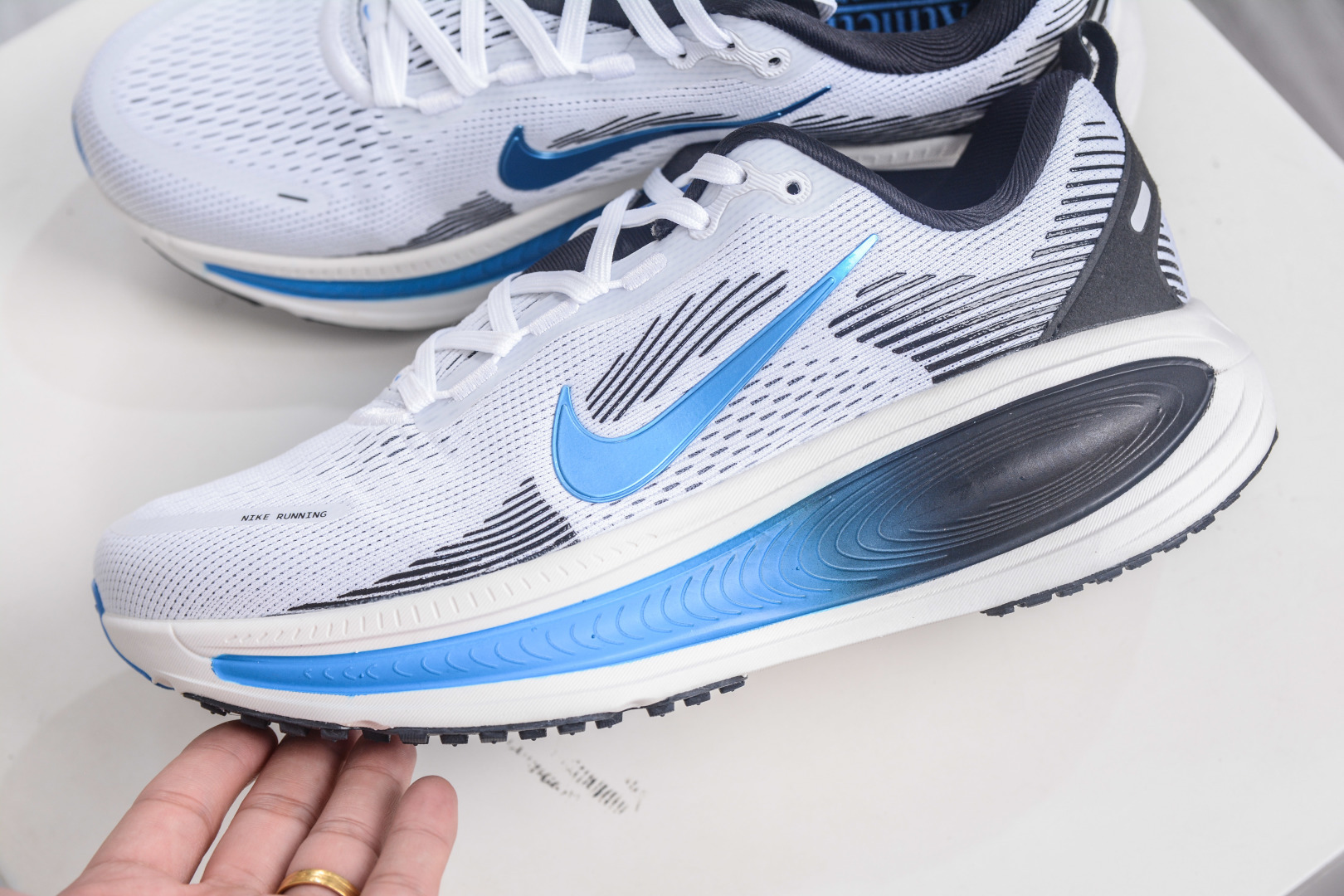 X版 Nike Vomero 18 时尚舒适防滑耐磨 低帮 休闲训练跑步鞋 IB7722-100-莆田鞋,莆田鞋货源,高仿鞋,高仿鞋货源,安福档口,莆田高仿鞋,莆田鞋批发,高仿鞋批发,莆田高仿运动鞋,高仿运动鞋,莆田运动鞋 X版 Nike Vomero 18 时尚舒适防滑耐磨 低帮 休闲训练跑步鞋 IB7722-100