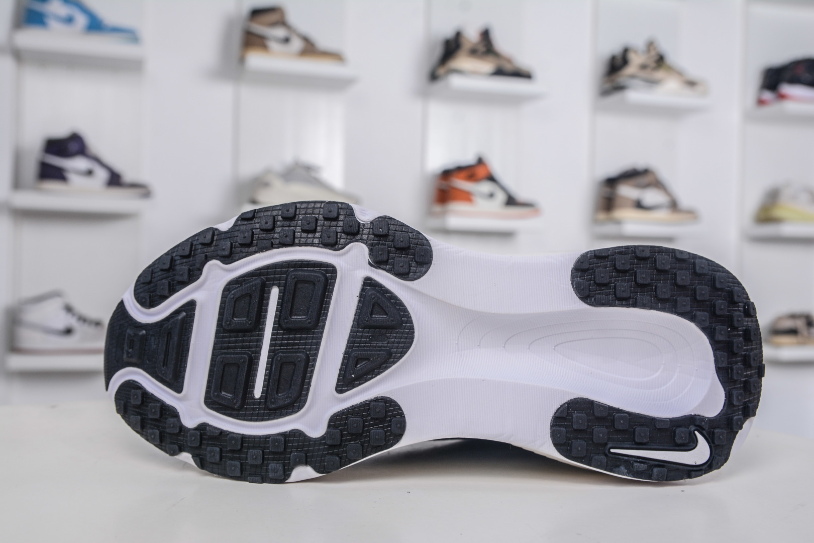 X版 Nike Vomero 18 时尚舒适防滑耐磨 低帮 休闲训练跑步鞋 IB8164-999-Top High Quatity Cheap Sneakers Fashion Clothing Clothes Bags handbags Shoes of all Brand wholesale With The best Quality And Beautiful Price from China Factory Chinese suppliers wholesaler seller X版 Nike Vomero 18 时尚舒适防滑耐磨 低帮 休闲训练跑步鞋 IB8164-999