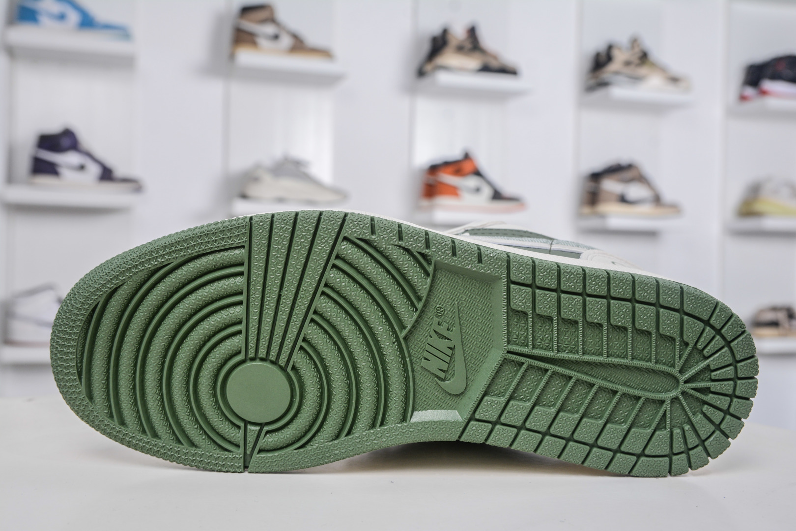 Air Jordan 1 Retro Low x Gucci Collab - White & Green Custom Sneakers 5 cmp i1757869039208 920 0 4