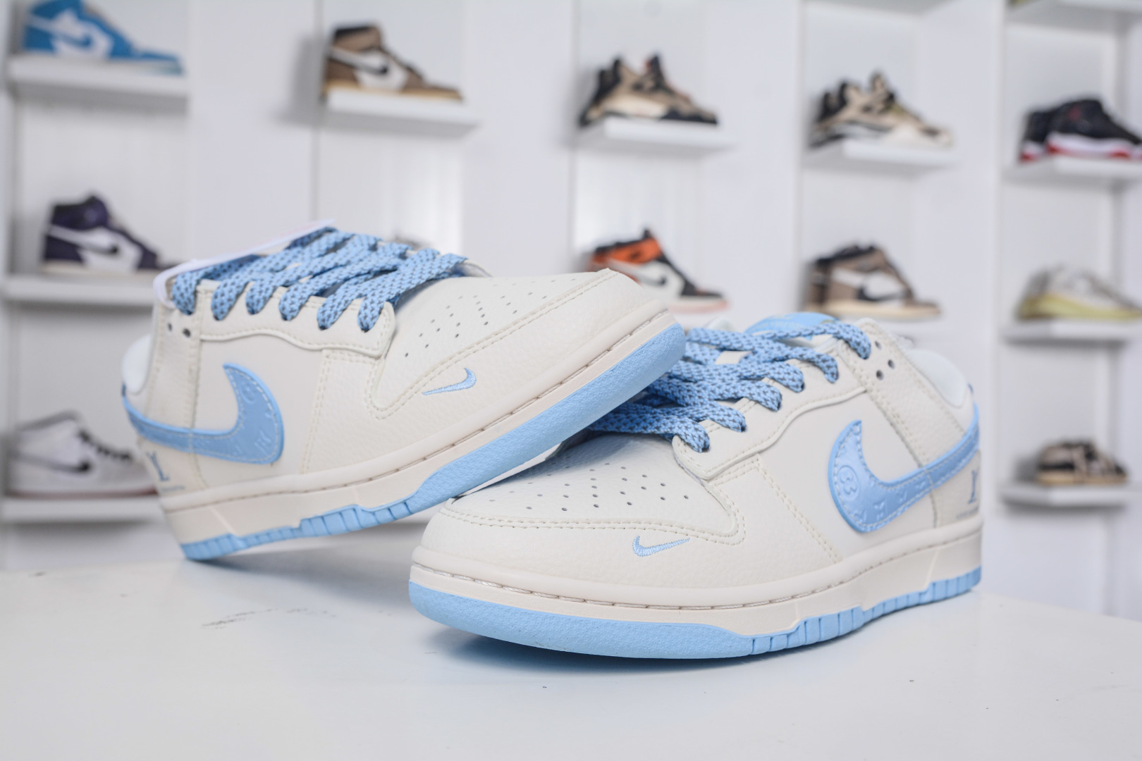 Nike SB Dunk Low x Louis Vuitton Cream Blue Sneakers 4 cmp i1757869225942 7770 0 3