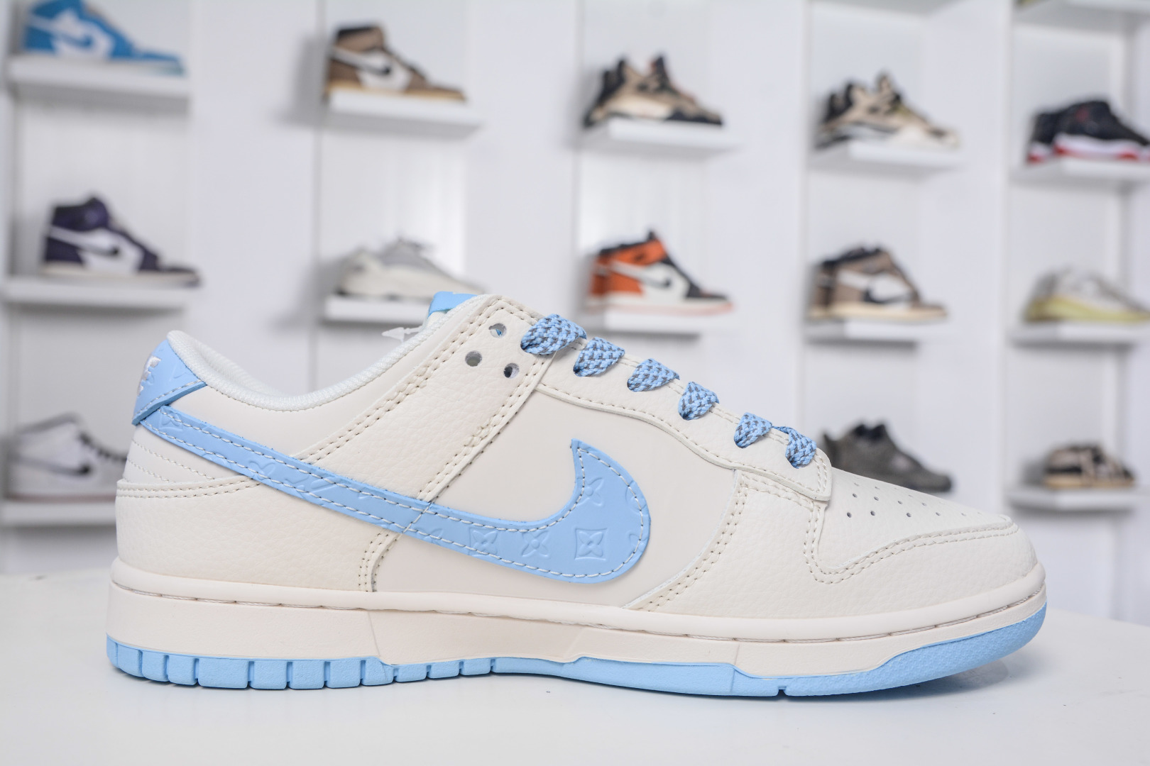 Nike SB Dunk Low x Louis Vuitton Cream Blue Sneakers 3 cmp i1757869225946 1145 0 2