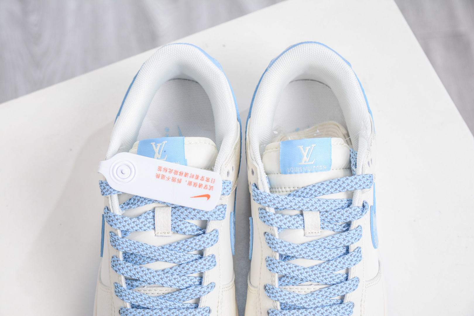 Nike SB Dunk Low x Louis Vuitton Cream Blue Sneakers 8 cmp i1757869225946 3541 0 7