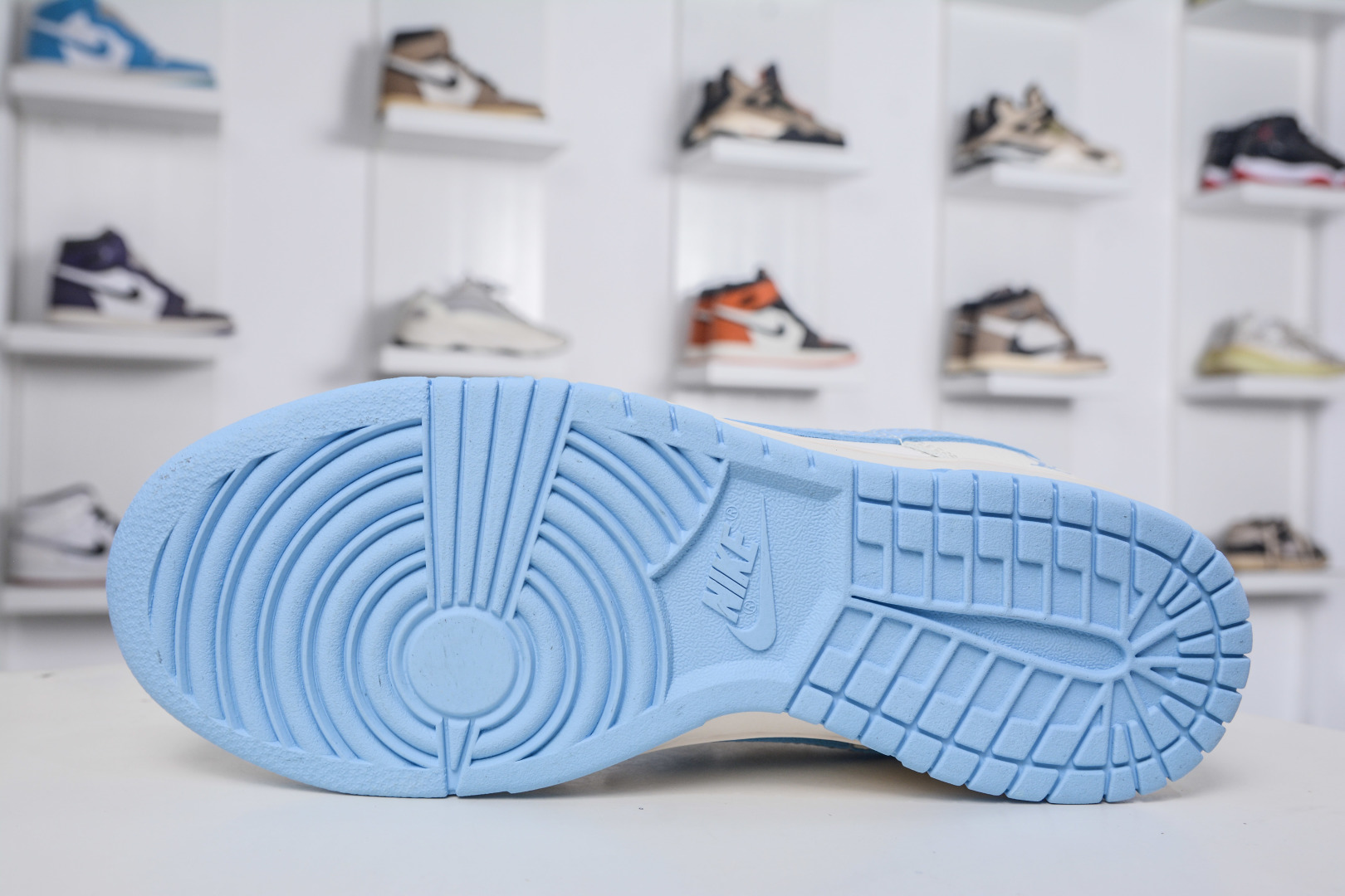 Nike SB Dunk Low x Louis Vuitton Cream Blue Sneakers 5 cmp i1757869228183 9228 0 4