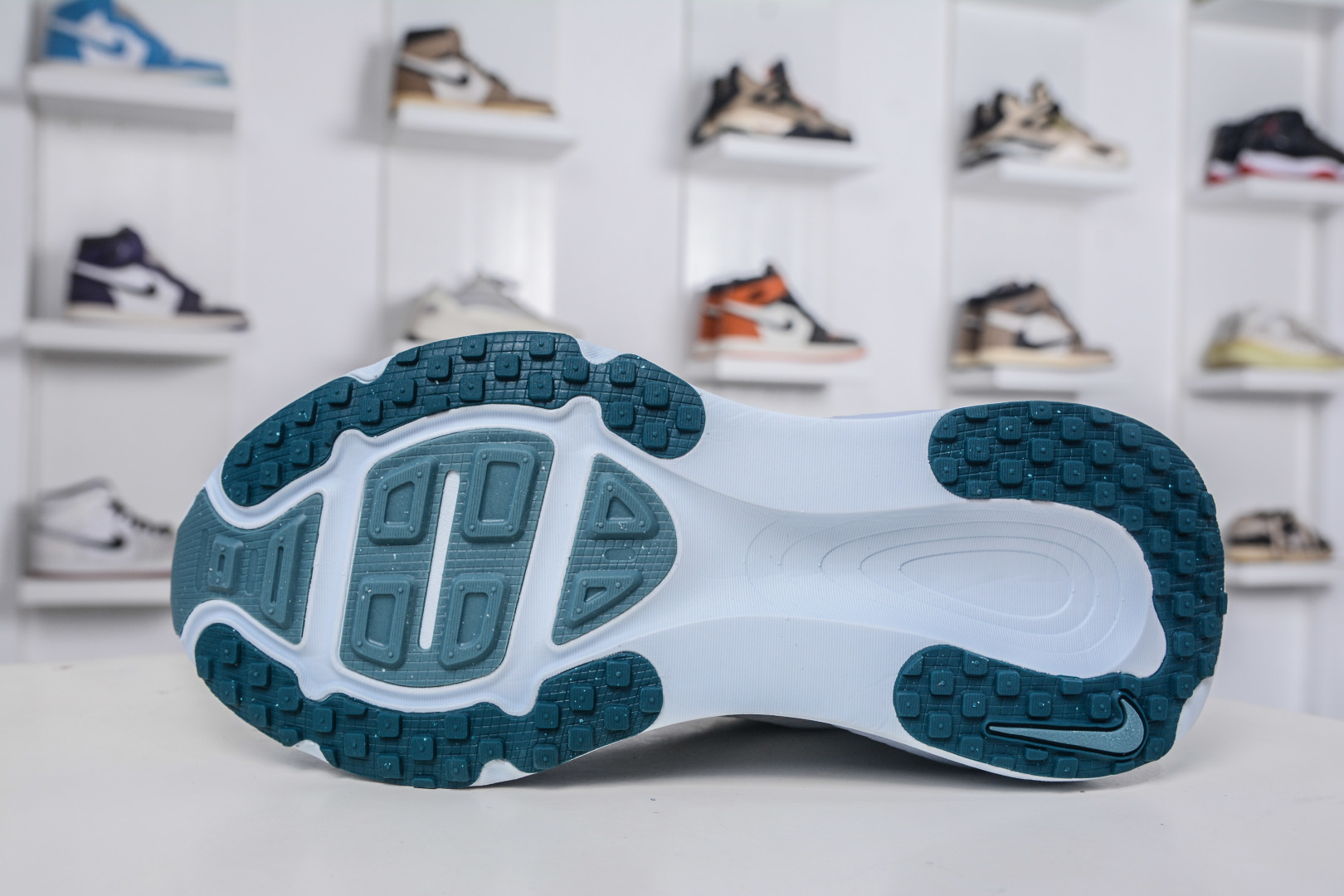 Nike Vomero 18: Stylish, Comfortable, and Durable Running & Training Shoes 6 cmp i1757869823404 8555 0 4