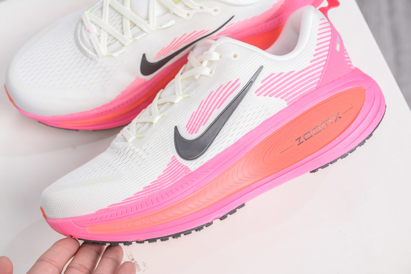 Nike Vomero 18: Stylish Comfort, Anti-Slip, and Durable Low-Top Running Shoes 8 cmp i1757869885918 2452 0 6