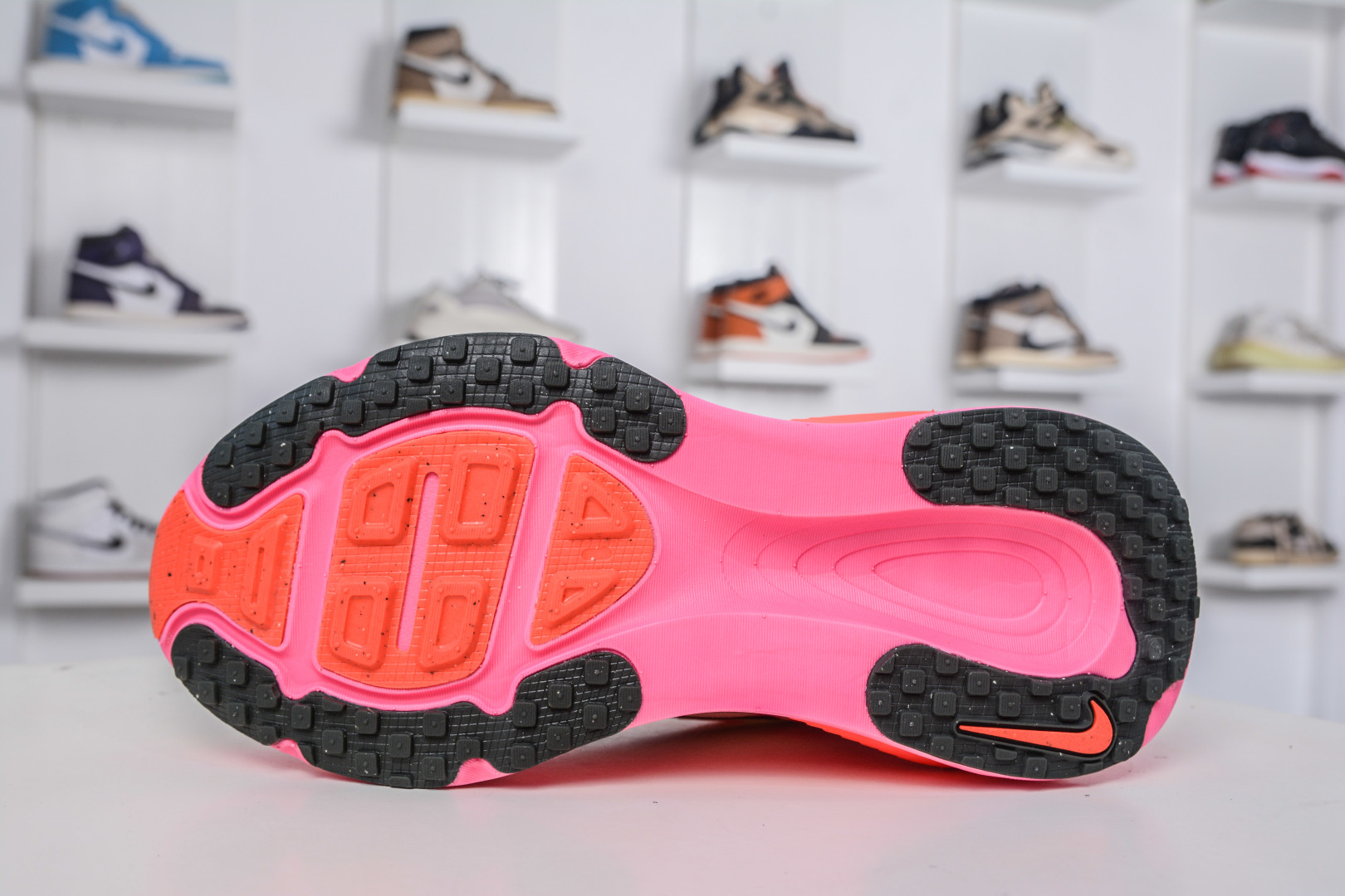 Nike Vomero 18: Stylish Comfort, Anti-Slip, and Durable Low-Top Running Shoes 6 cmp i1757869885918 252 0 4