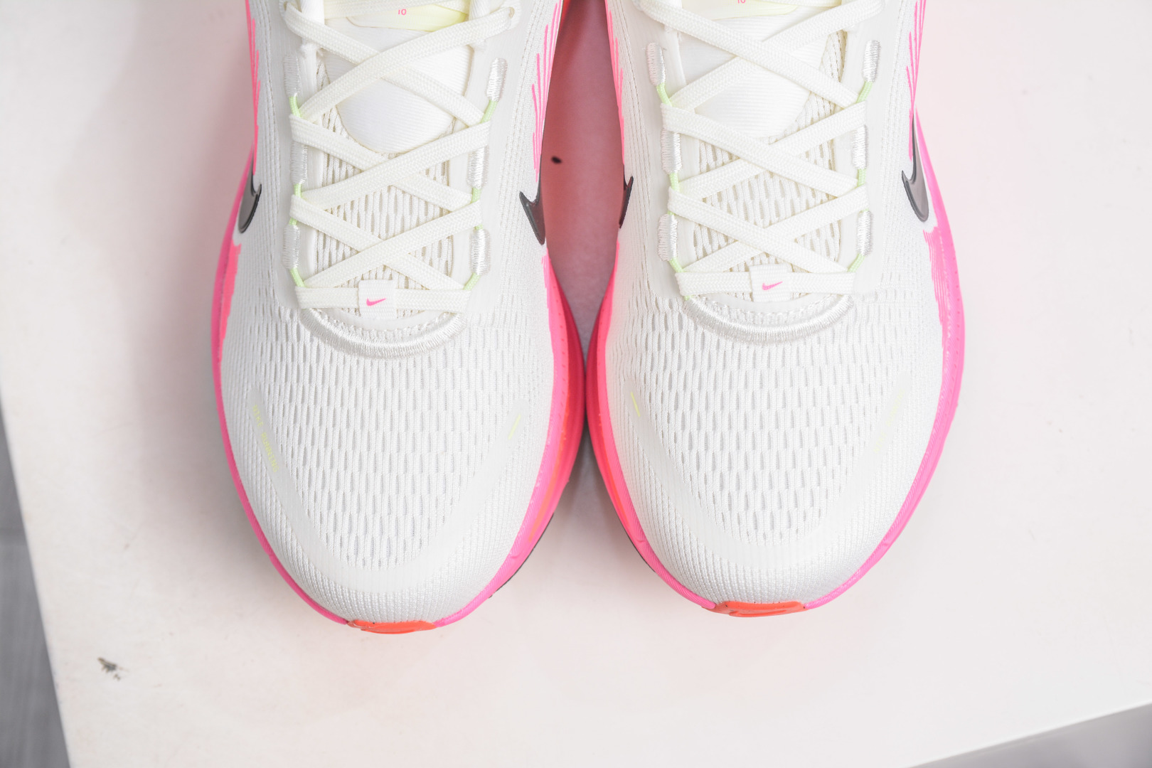 Nike Vomero 18: Stylish Comfort, Anti-Slip, and Durable Low-Top Running Shoes 10 cmp i1757869885918 5683 0 8