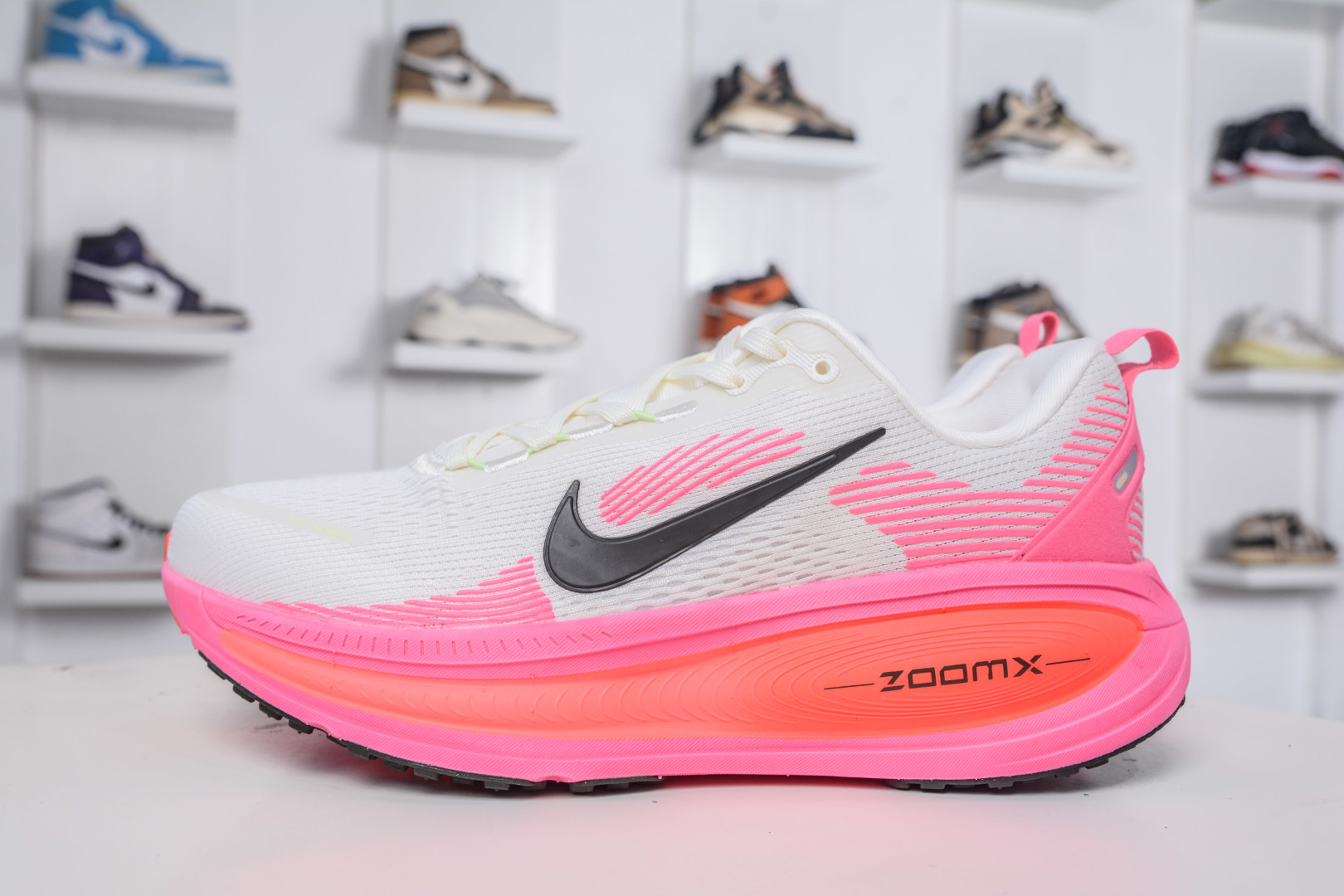 Nike Vomero 18: Stylish Comfort, Anti-Slip, and Durable Low-Top Running Shoes 2 cmp i1757869885918 7608 0 0