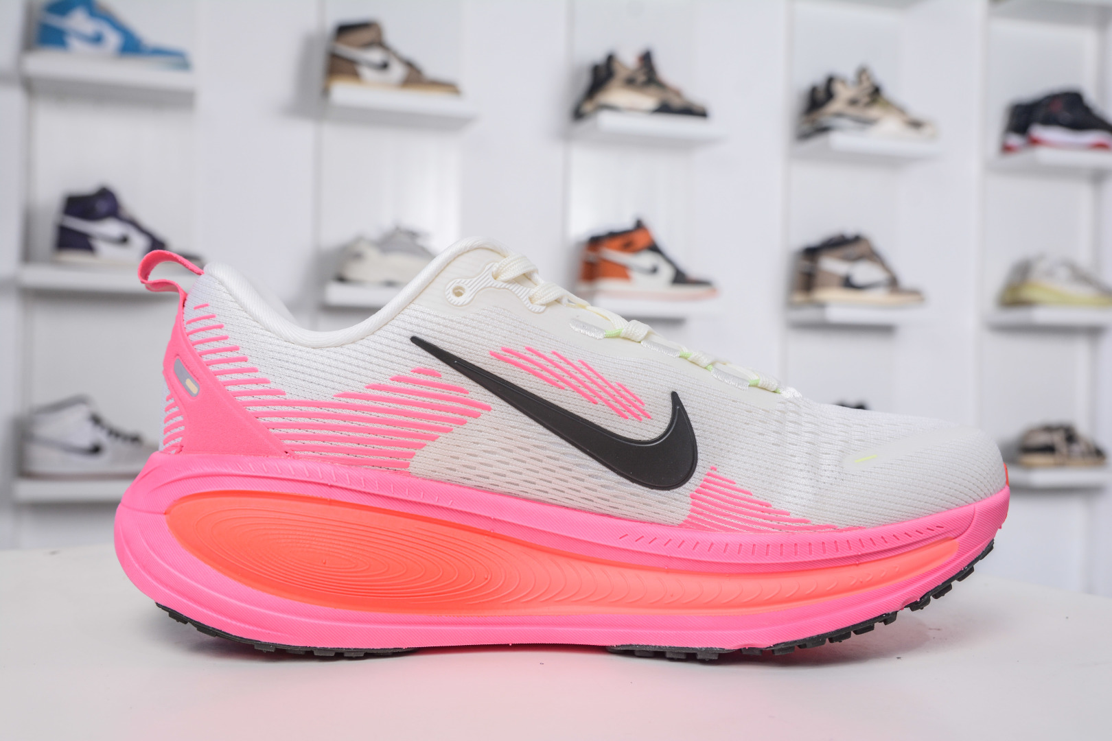 Nike Vomero 18: Stylish Comfort, Anti-Slip, and Durable Low-Top Running Shoes 4 cmp i1757869887475 2186 0 2
