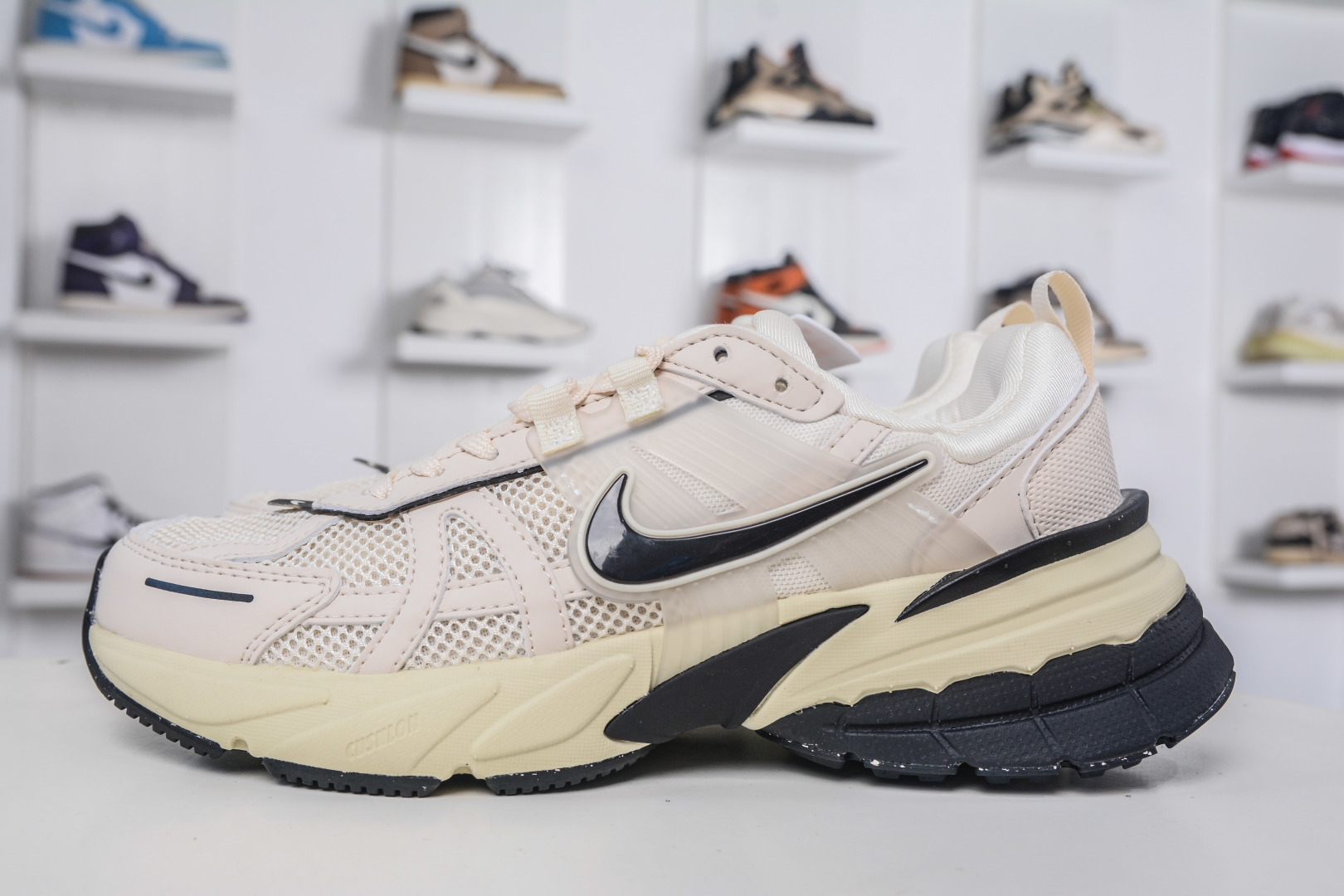 Nike V2K Runtekk Low-Top Retro Running Shoes - Shock Absorption & Anti-Slip 2 cmp i1757954704548 2289 0 0