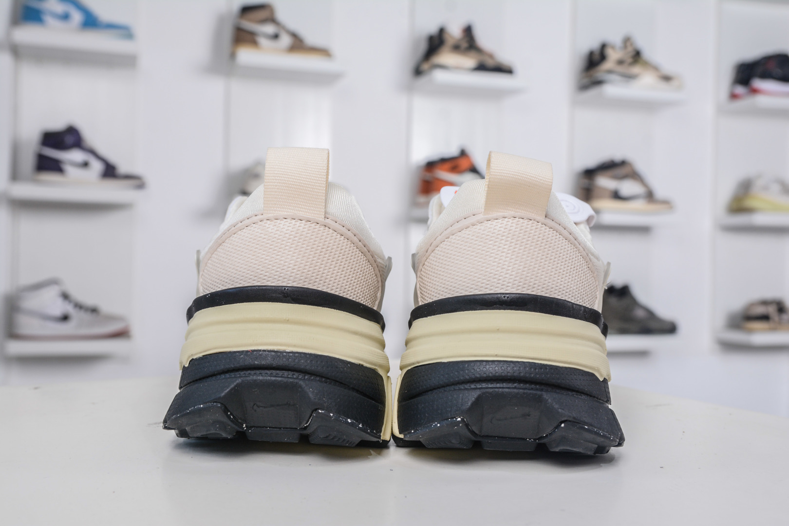 Nike V2K Runtekk Low-Top Retro Running Shoes - Shock Absorption & Anti-Slip 3 cmp i1757954706387 3349 0 1