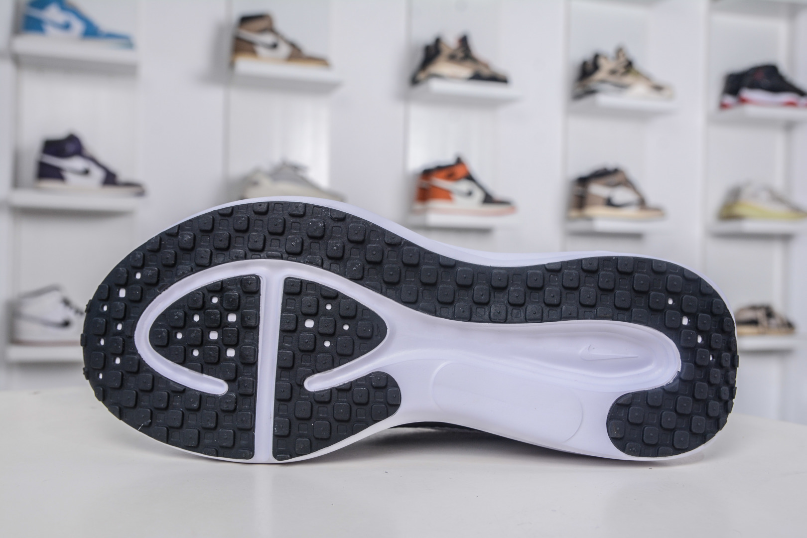 NK Revolution 8 伦敦8代 超轻网面跑步鞋 HJ9198-101-莆田鞋,莆田鞋货源,高仿鞋,高仿鞋货源,安福档口,莆田高仿鞋,莆田鞋批发,高仿鞋批发,莆田高仿运动鞋,高仿运动鞋,莆田运动鞋 NK Revolution 8 伦敦8代 超轻网面跑步鞋 HJ9198-101