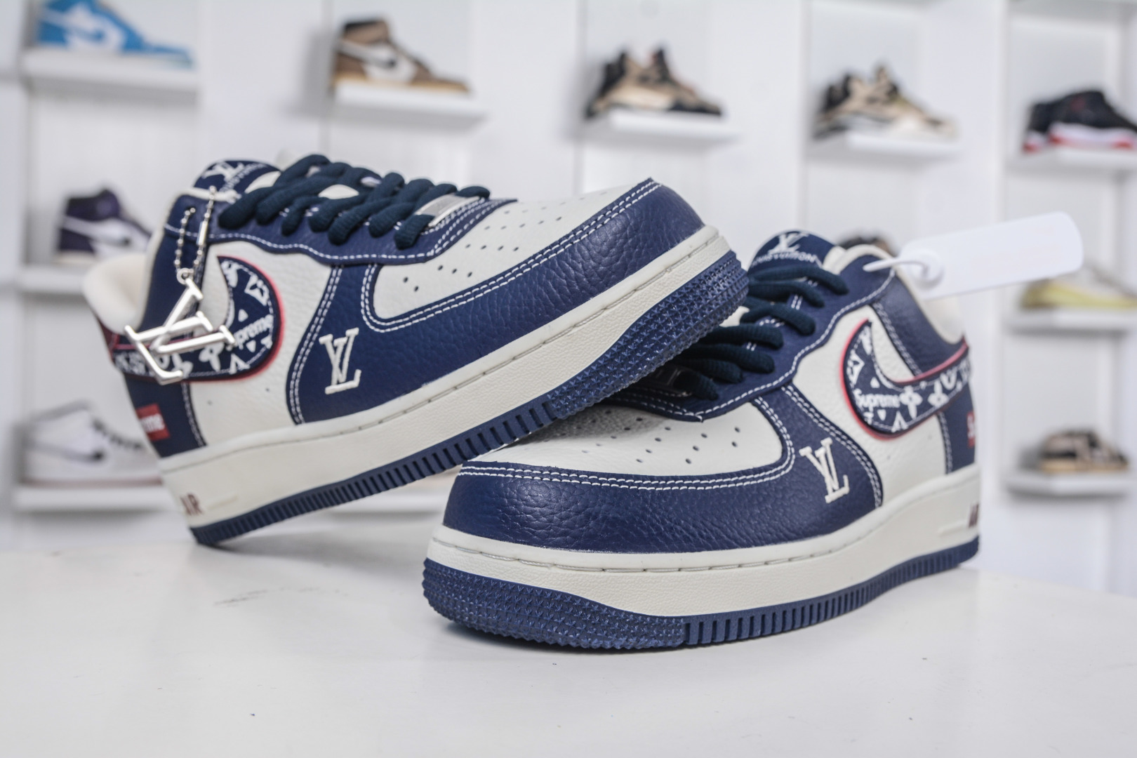 Nike Air Force 1 Low Louis Vuitton x Supreme White Deep Blue 5 cmp i1757955274587 1760 0 3