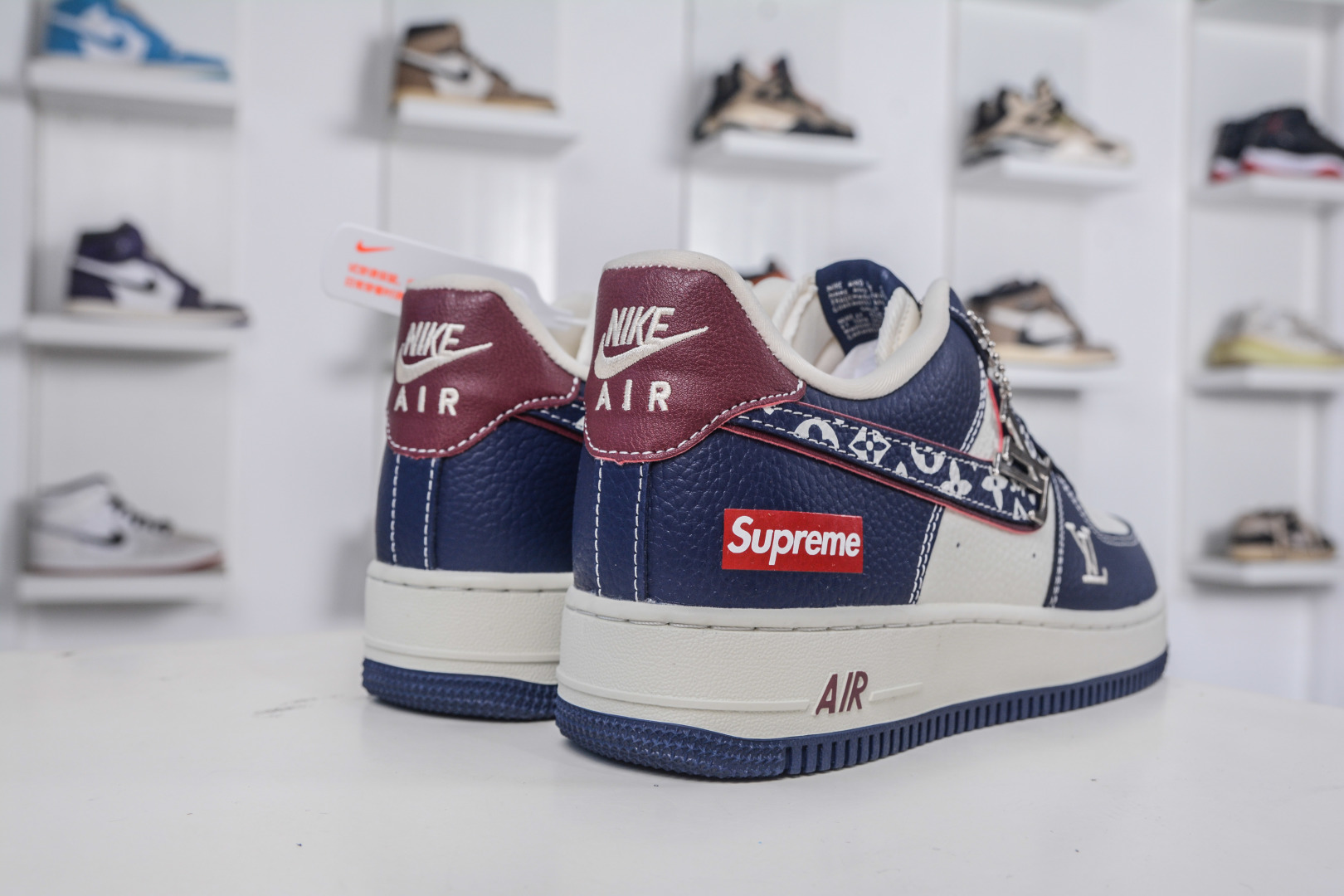 Nike Air Force 1 Low Louis Vuitton x Supreme White Deep Blue 7 cmp i1757955274587 2538 0 5