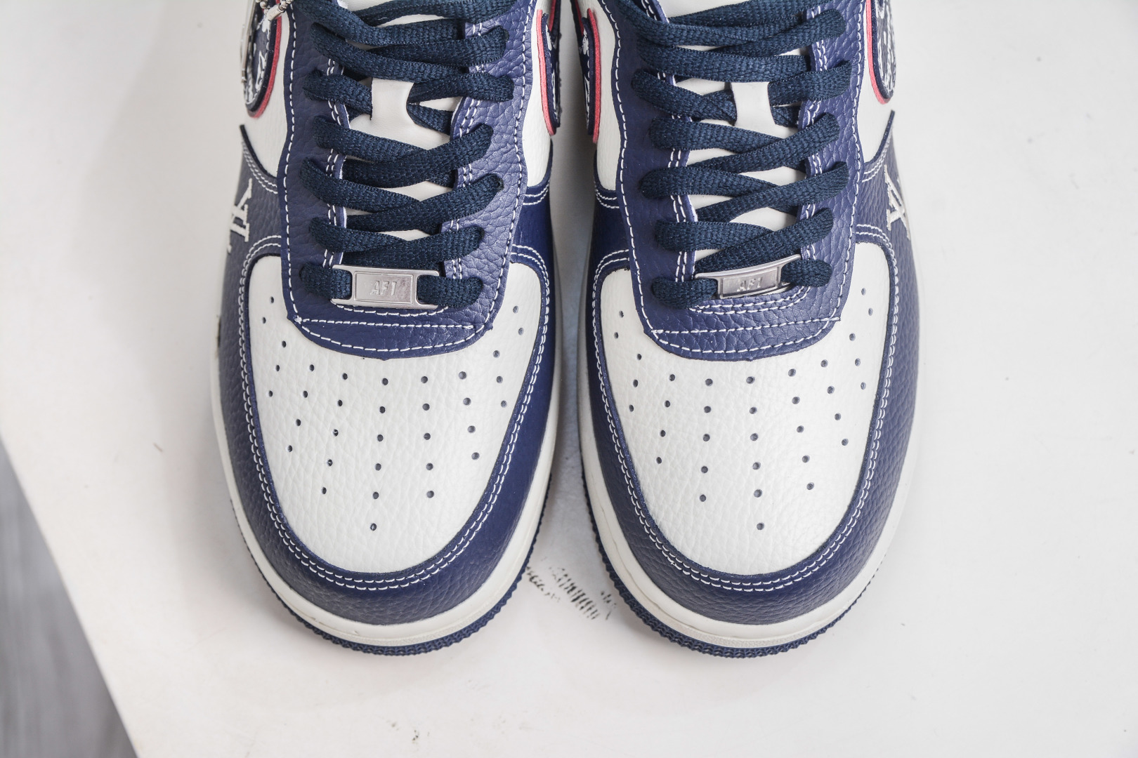 Nike Air Force 1 Low Louis Vuitton x Supreme White Deep Blue 10 cmp i1757955276066 682 0 8