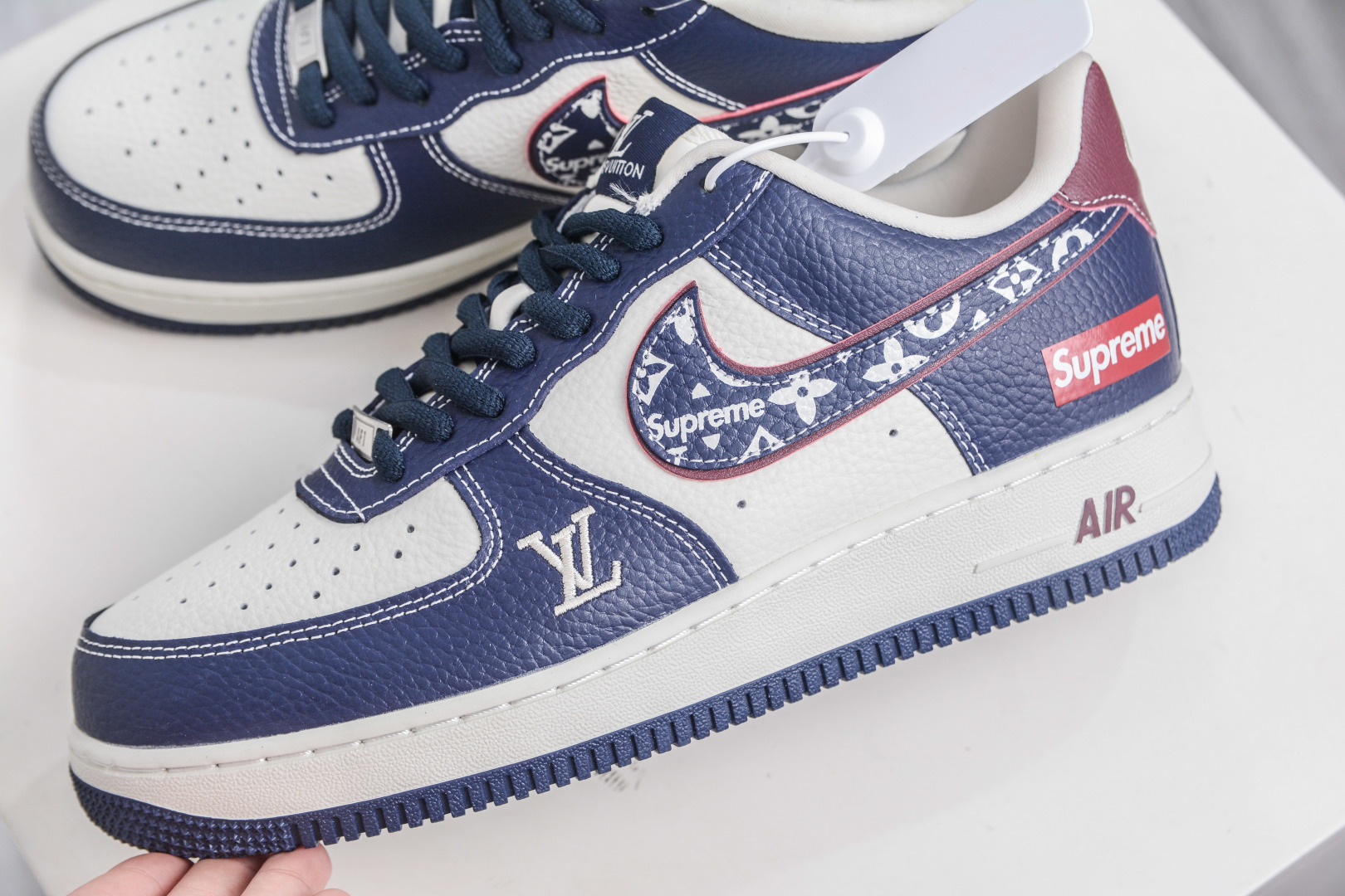 Nike Air Force 1 Low Louis Vuitton x Supreme White Deep Blue 8 cmp i1757955276069 5642 0 6