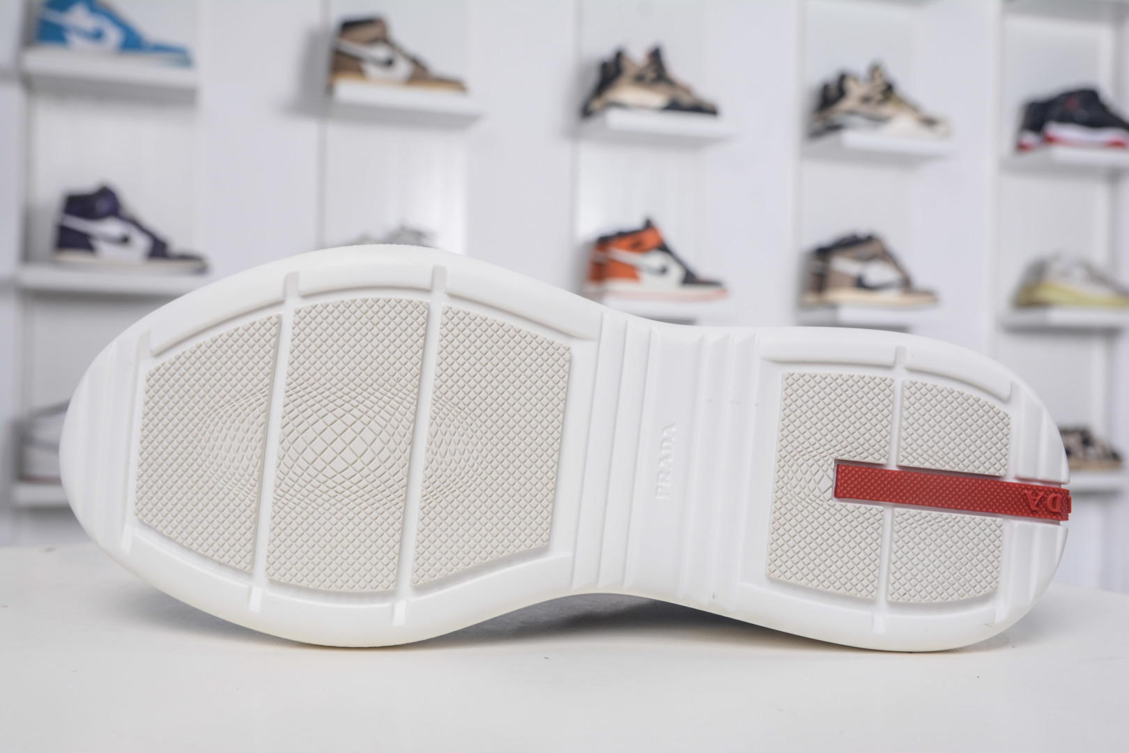 450 外贸专供 普拉达 Prada Linea Rossa 徽标彰显独特的设计格调