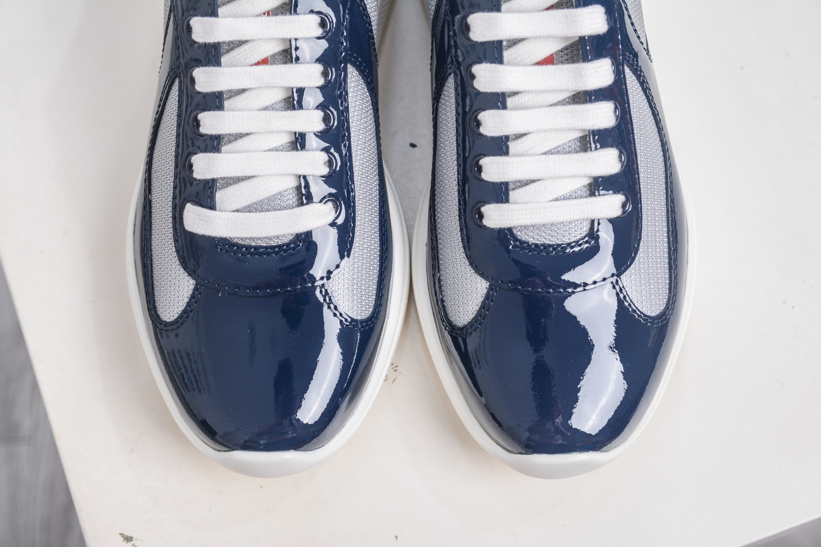 450 外贸专供 普拉达 Prada Linea Rossa 徽标彰显独特的设计格调