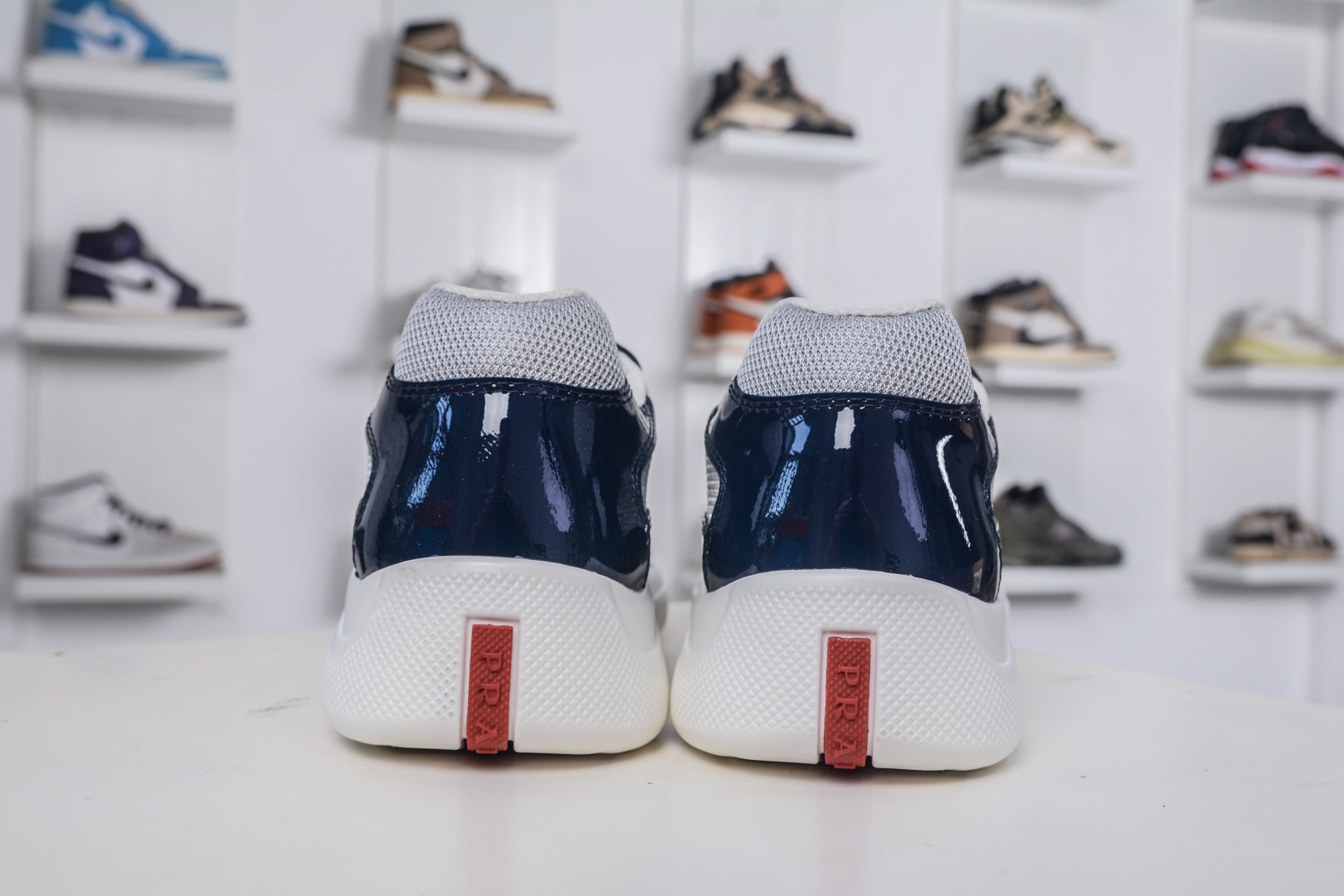 450 外贸专供 普拉达 Prada Linea Rossa 徽标彰显独特的设计格调