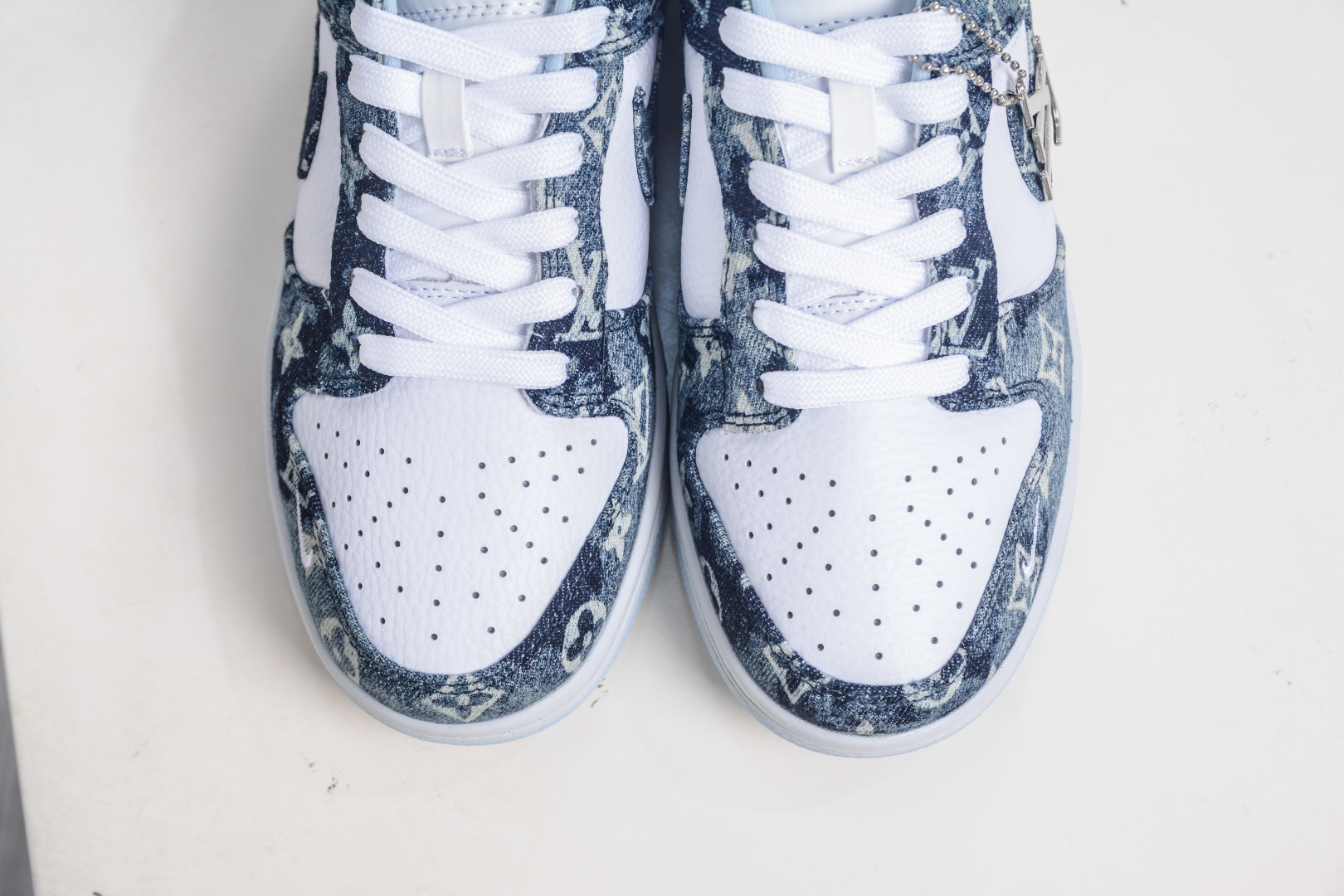 Nike SB Dunk Low x Louis Vuitton Denim, Fashionable and Comfortable Sneaker 10 cmp i1758039691688 3721 0 8
