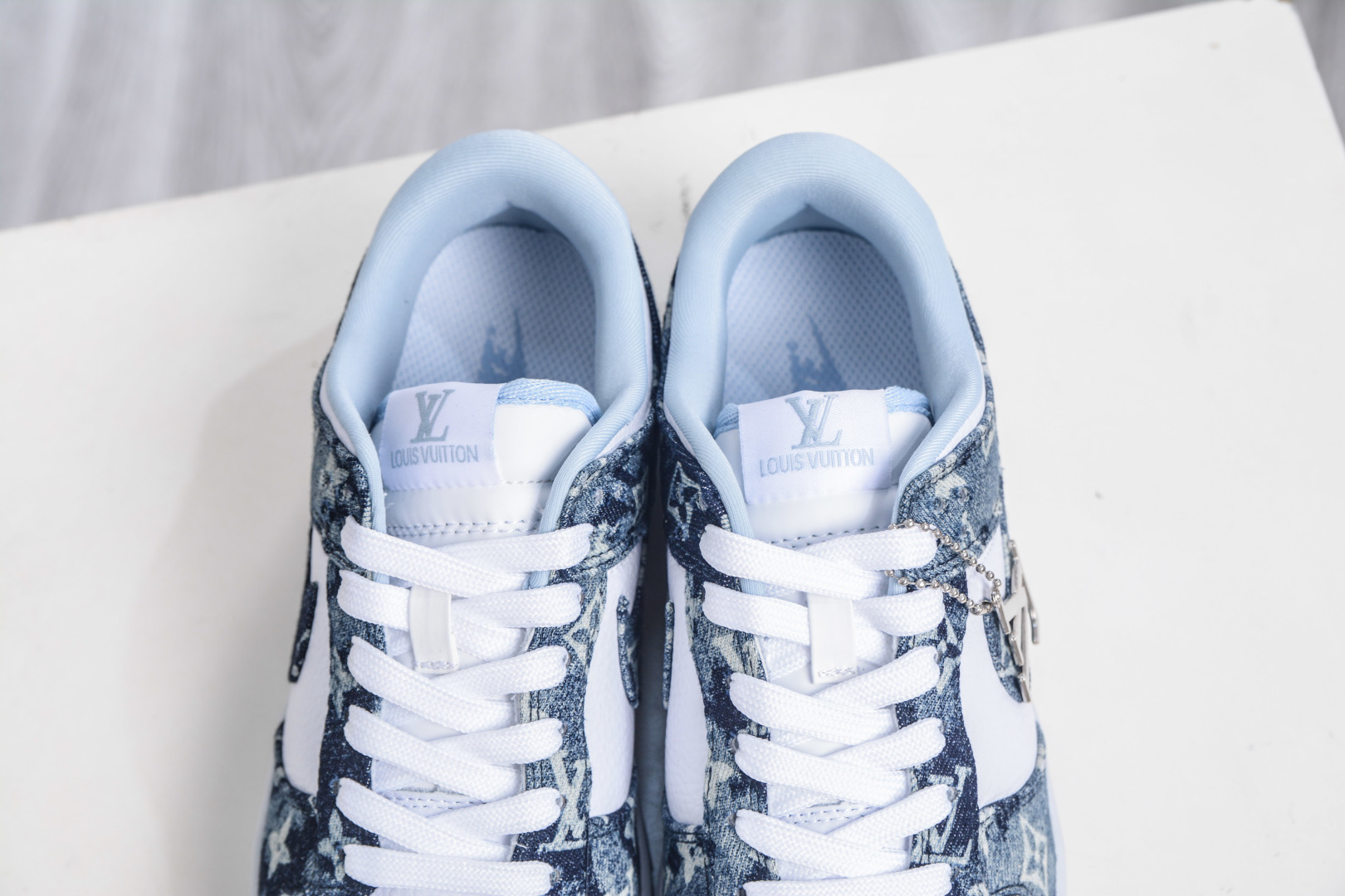 Nike SB Dunk Low x Louis Vuitton Denim, Fashionable and Comfortable Sneaker 9 cmp i1758039694347 1605 0 7