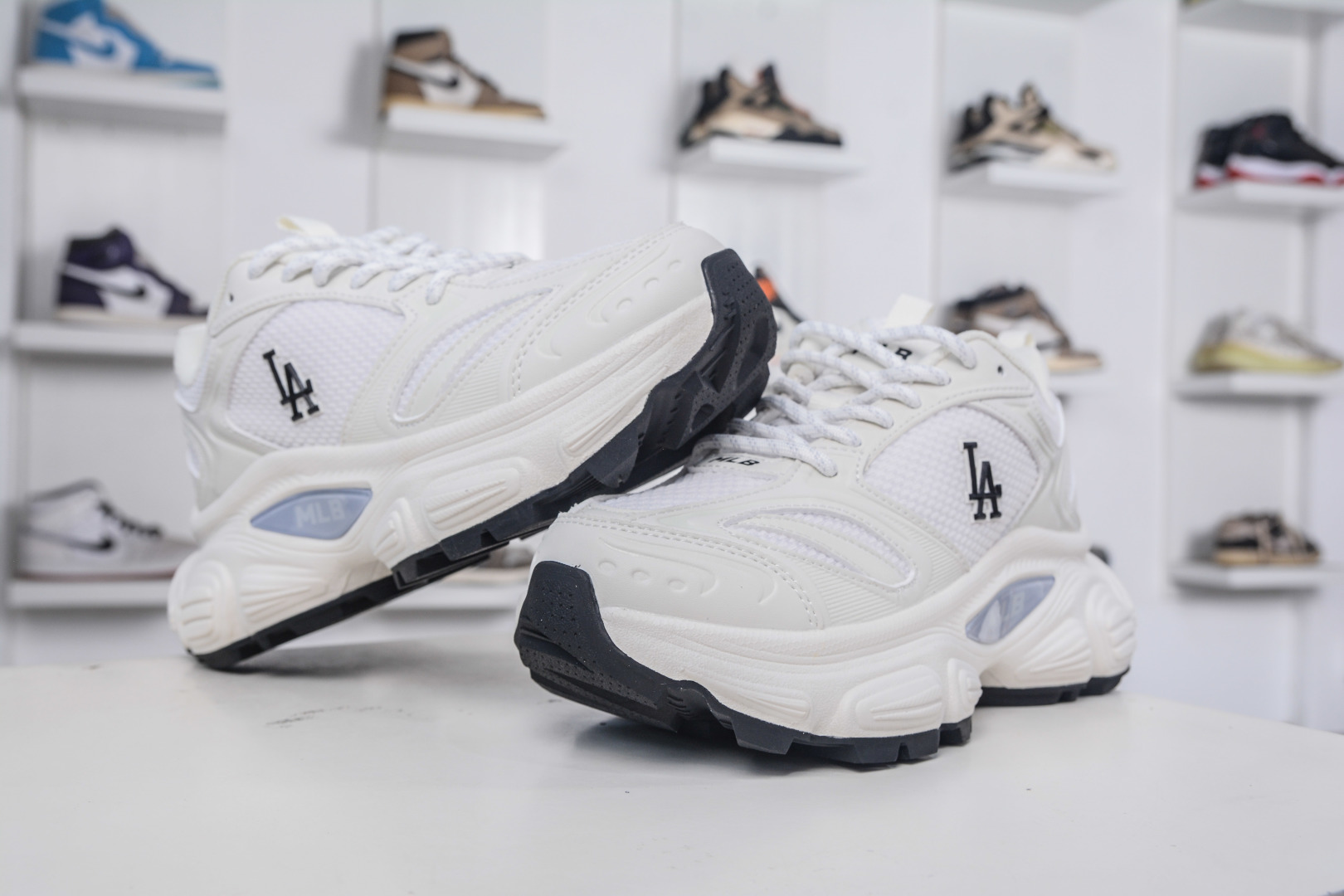 MLB Curve Runner Mono Mesh New York Yankees White Chunky Sneakers 5 cmp i1758040256147 8398 0 3