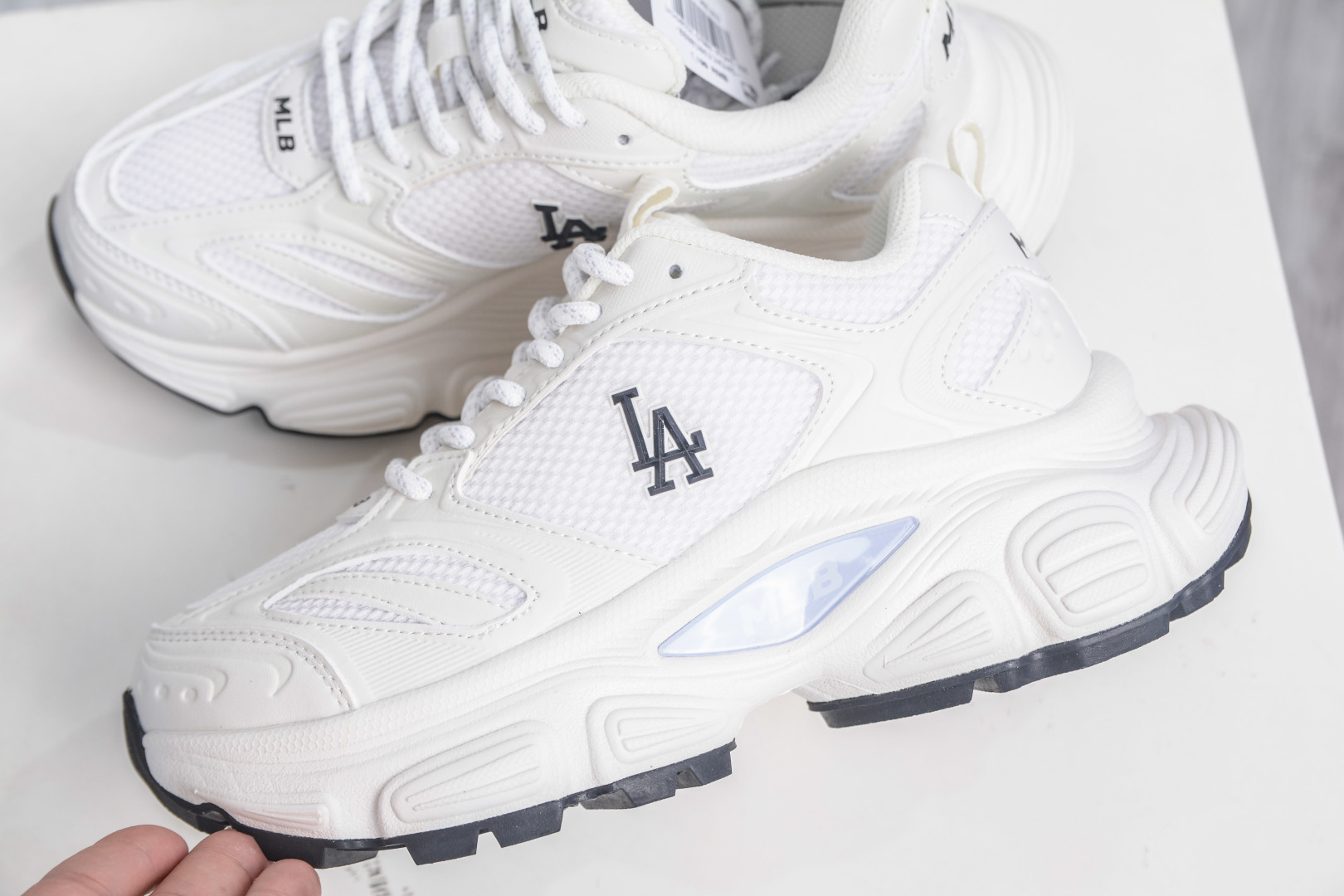 MLB Curve Runner Mono Mesh New York Yankees White Chunky Sneakers 8 cmp i1758040256148 809 0 6