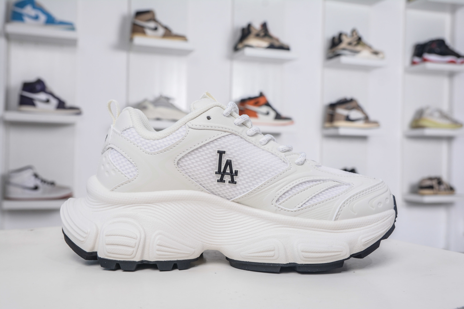 MLB Curve Runner Mono Mesh New York Yankees White Chunky Sneakers 4 cmp i1758040257101 5921 0 2