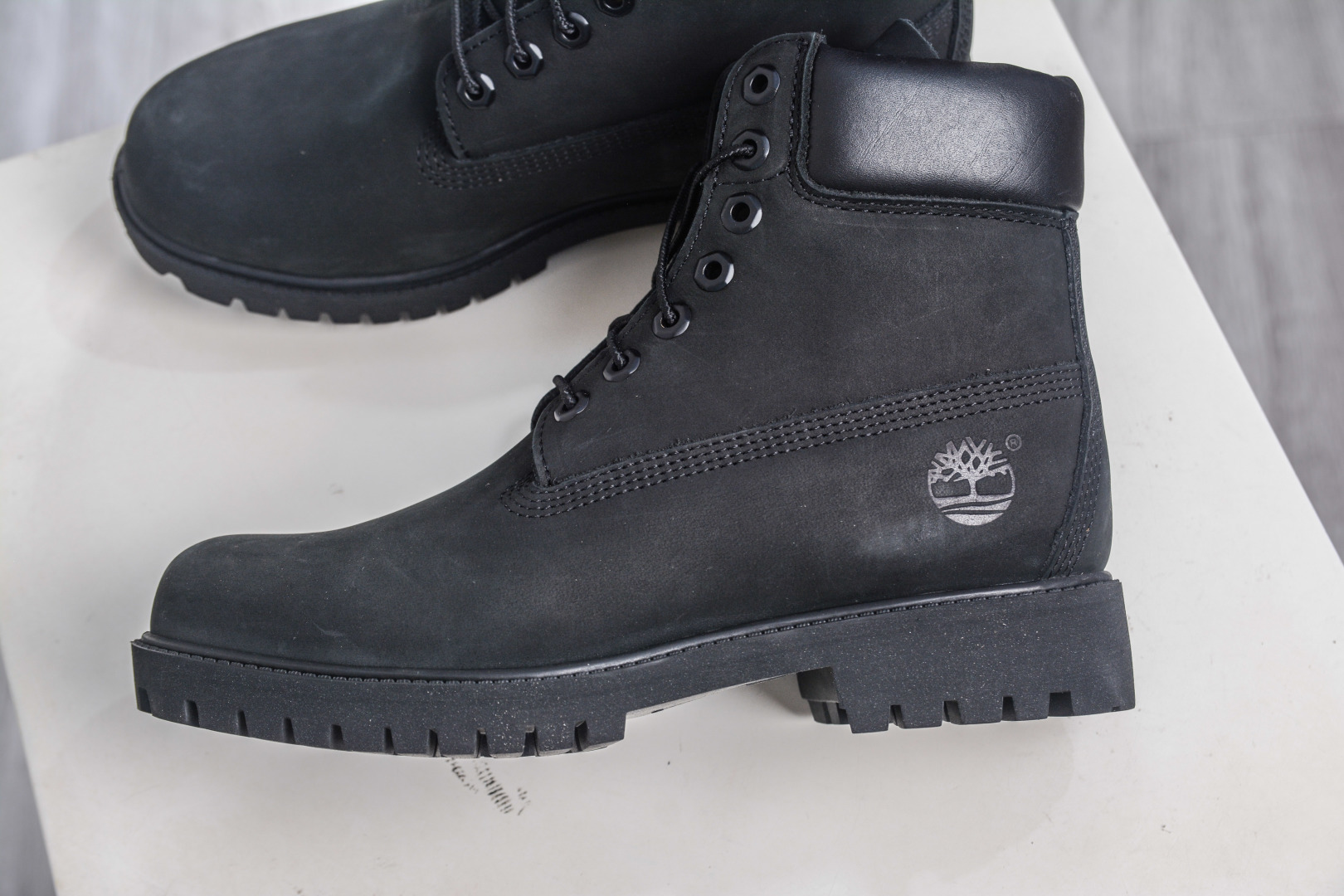 Timberland Classic Black Nubuck Leather Boots for Men and Women 7 cmp i1758040696105 4824 0 6