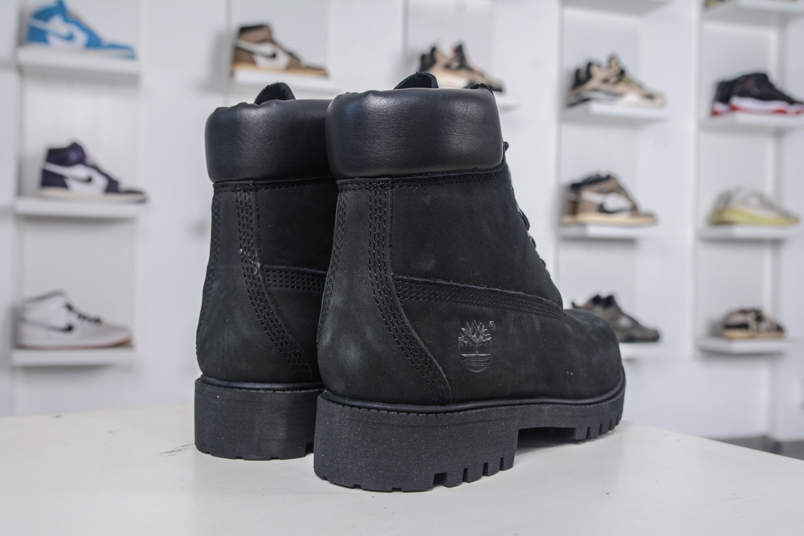 Timberland Classic Black Nubuck Leather Boots for Men and Women 6 cmp i1758040696106 2393 0 5