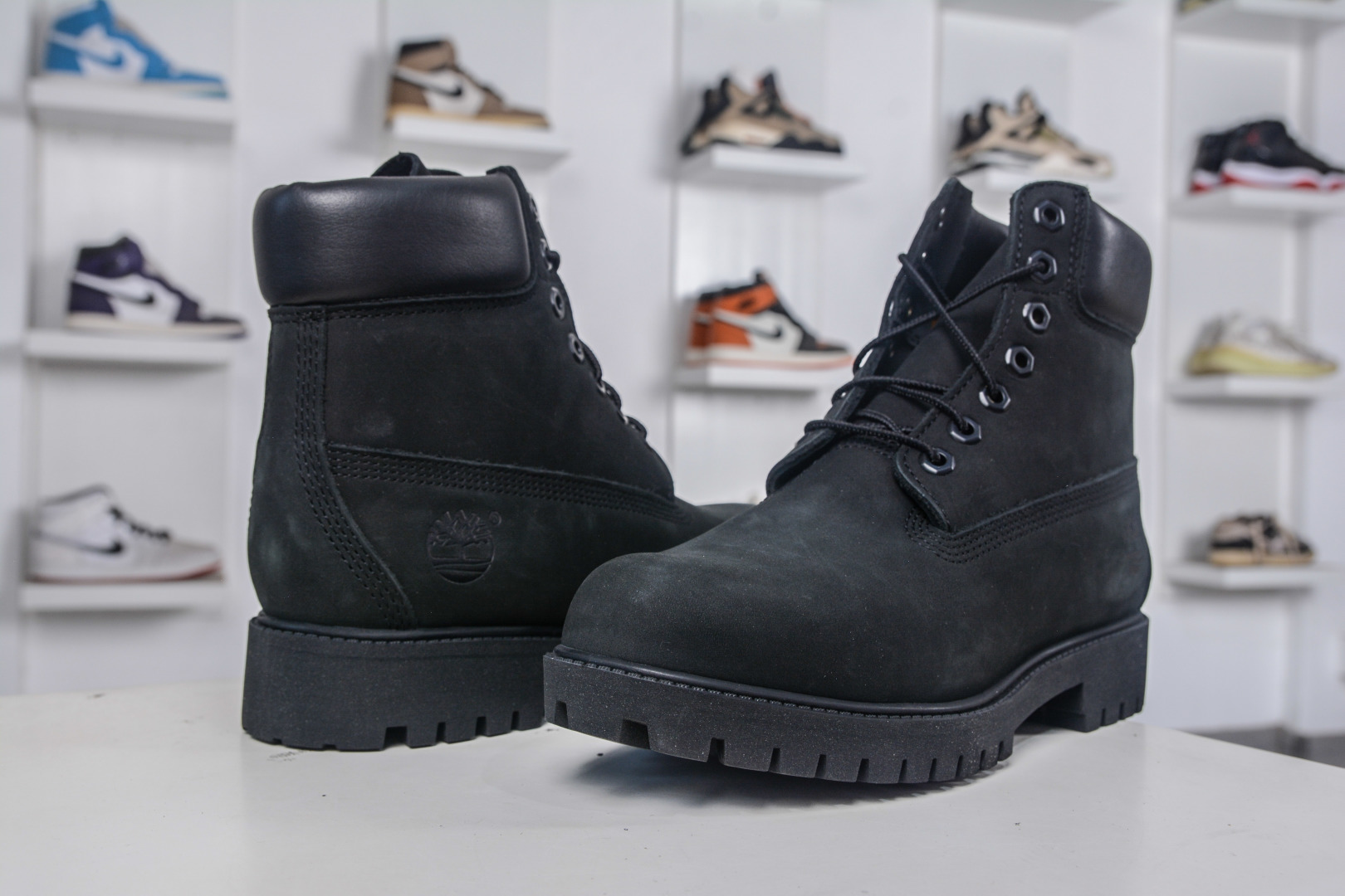 Timberland Classic Black Nubuck Leather Boots for Men and Women 4 cmp i1758040696106 8143 0 3
